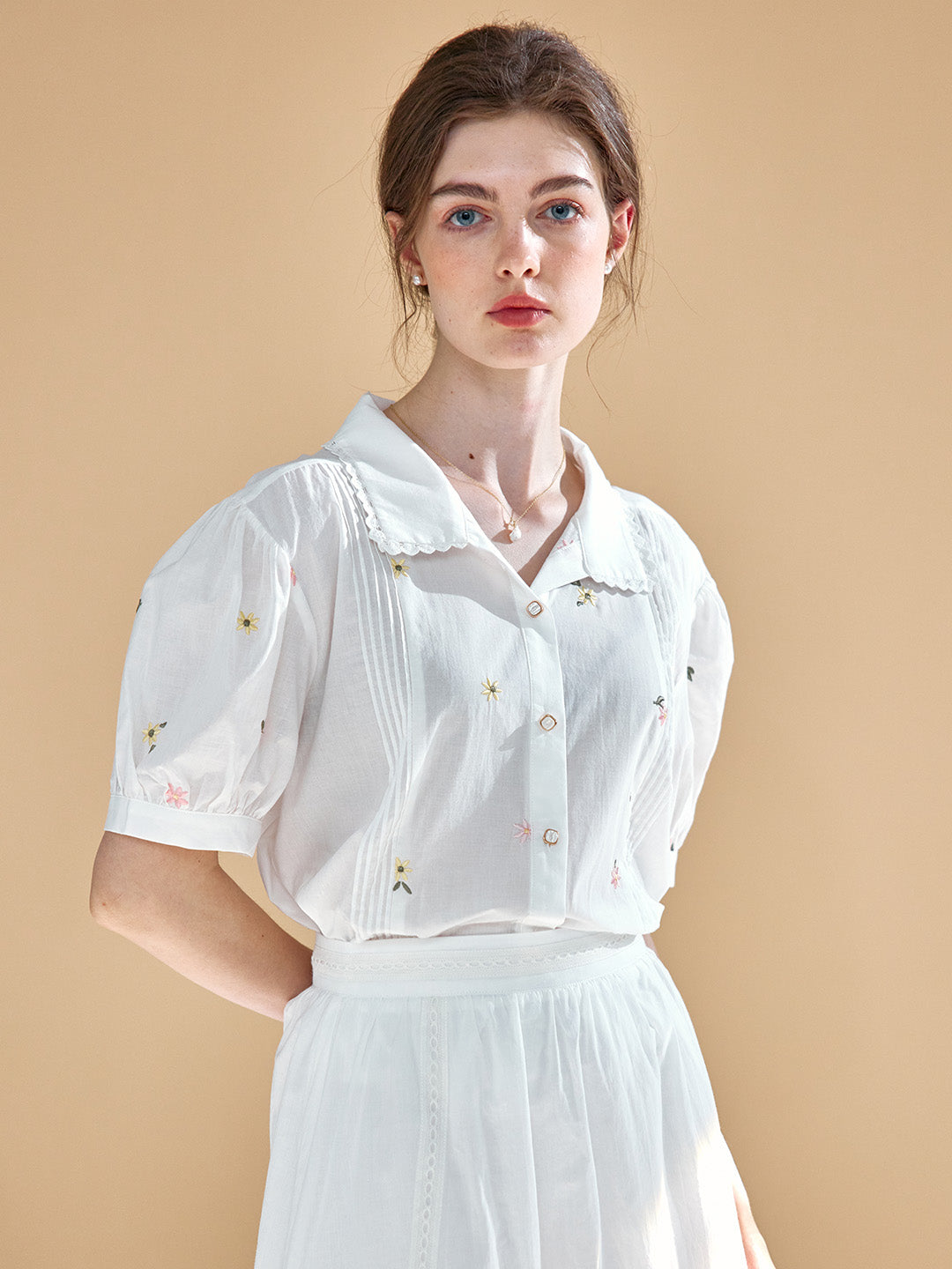 【Final Sale】Savanna Simple Little Daisy Embroidered White Blouse