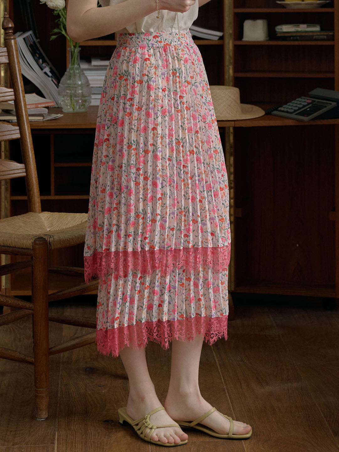 Lilliana Floral Printed Lace Pleated Skirt-Pink