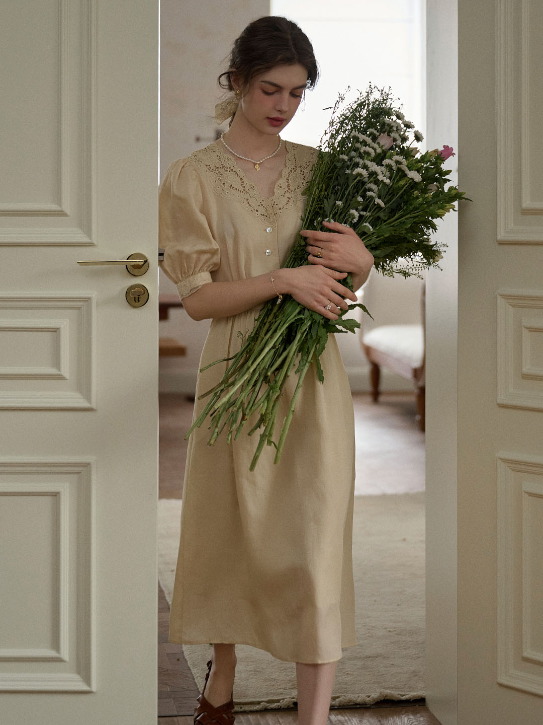 Final Sale】Heidi Hollow Embroidered V-neck Lace Puff Sleeve Dress