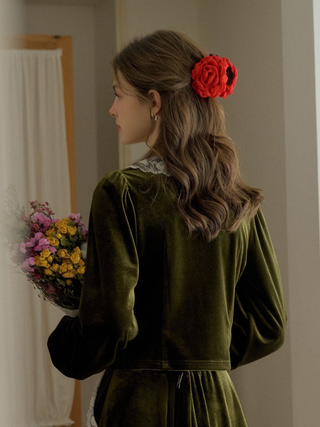 Megan Contrast Lace Lapel Cuffs Lace Splicing Velvet Blouse - Green