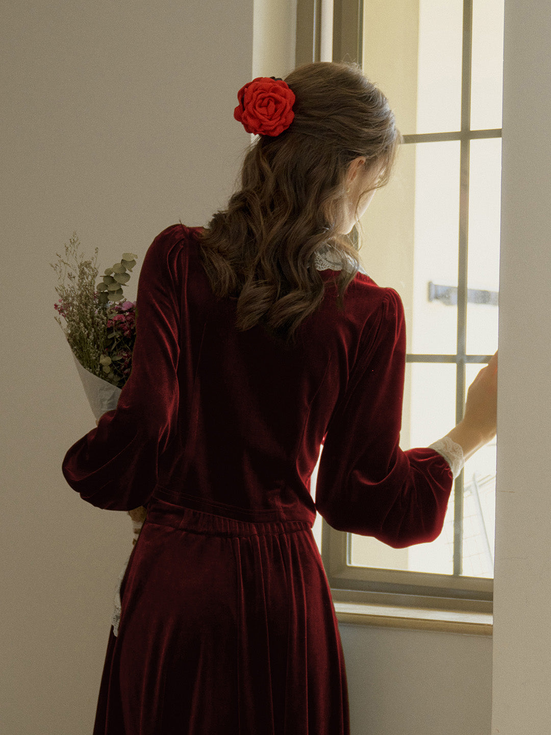 【Final Sale】Megan V-neck Contrast Lace Lapel Cuffs Splicing Velvet Blouse - Red