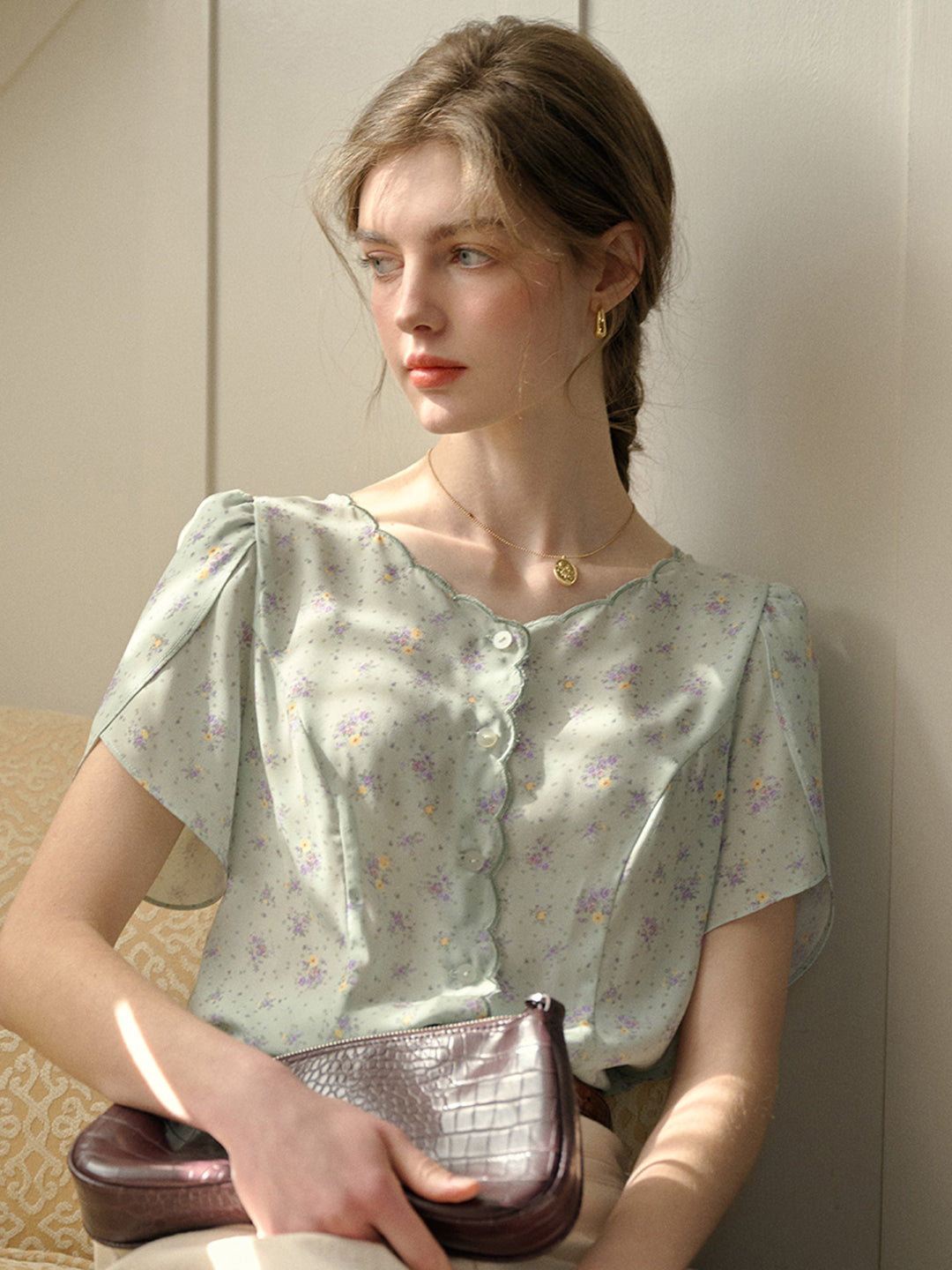 【Final Sale】Navy Wave Collar Floral Blouse