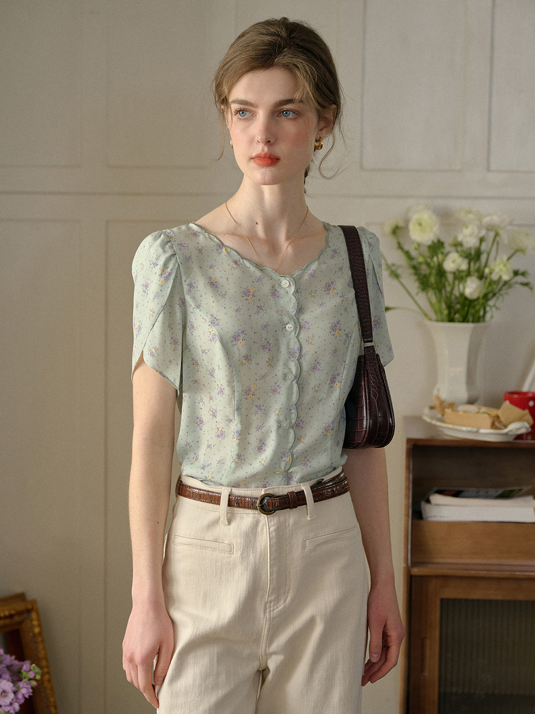 【Final Sale】Navy Wave Collar Floral Blouse