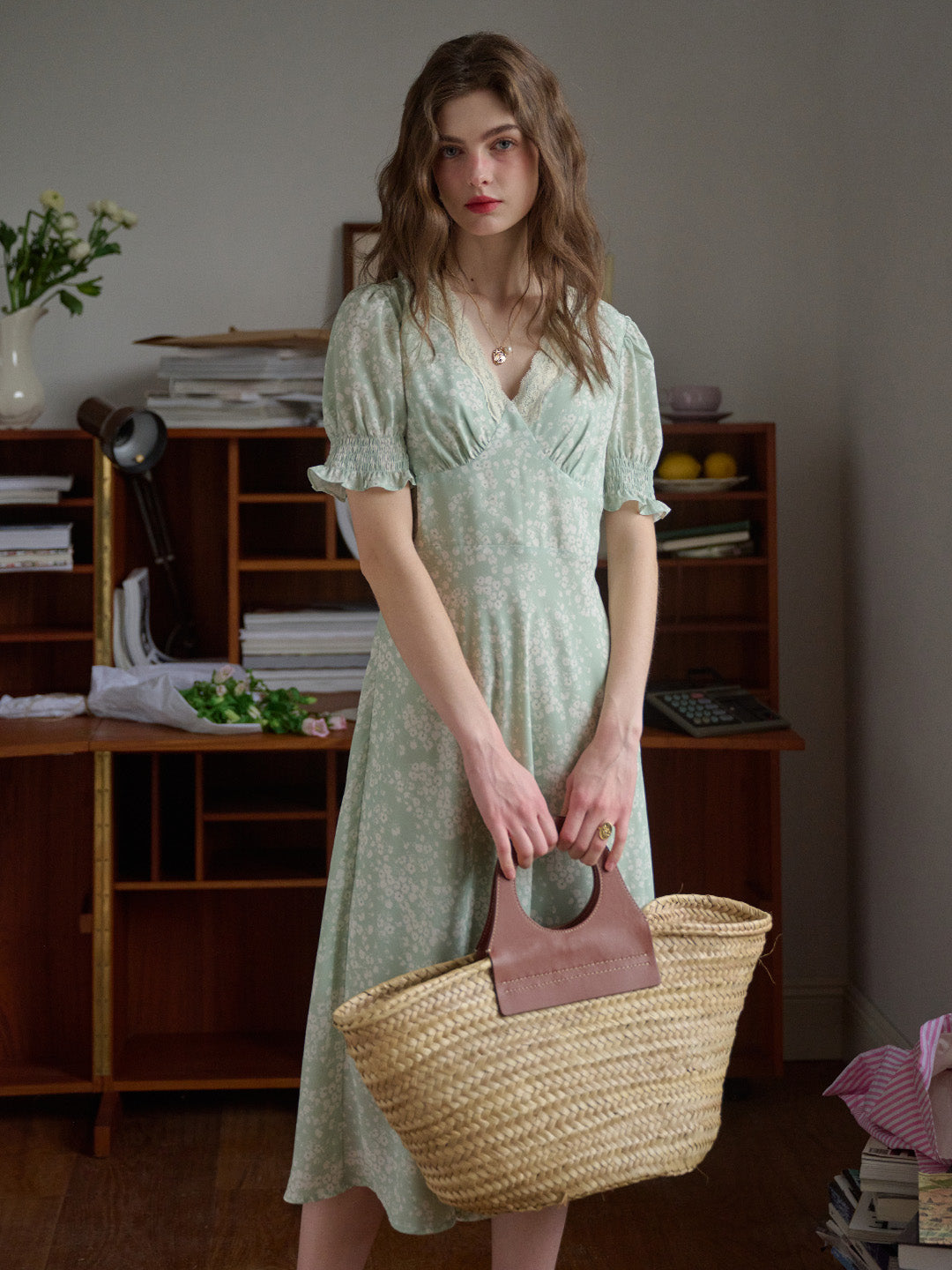 【Final Sale】Stormi Charming V-neck Lace Trimmed Floral Print Dress