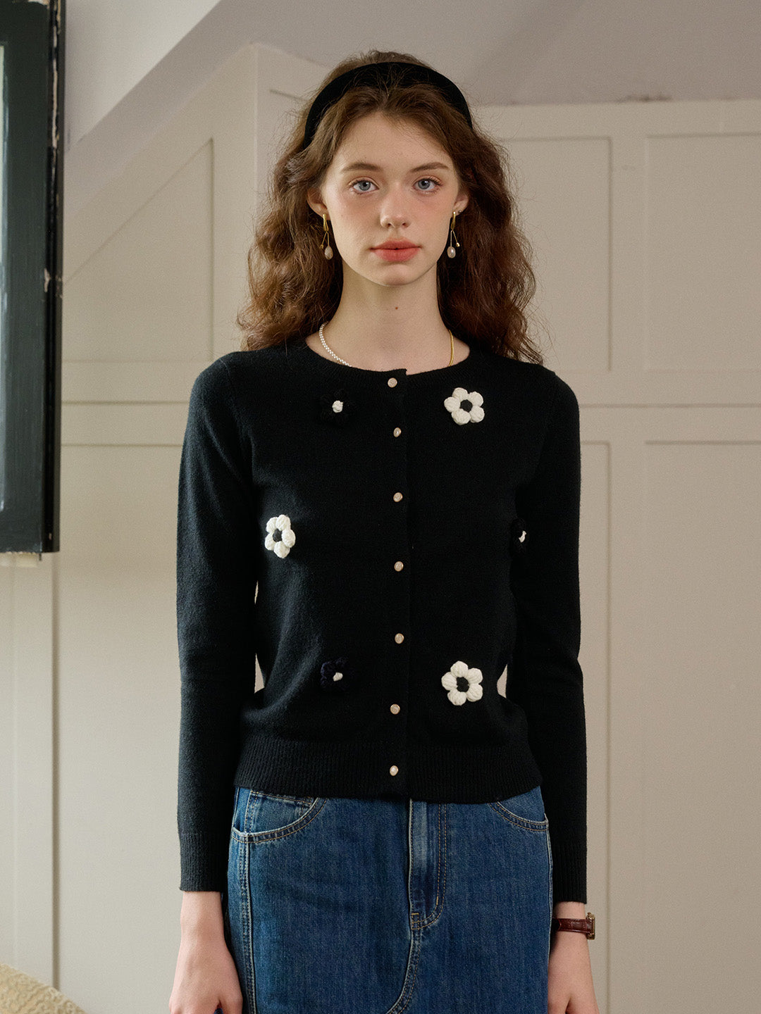 【Final Sale】Layla Round Neck 3D Flower Cardigan