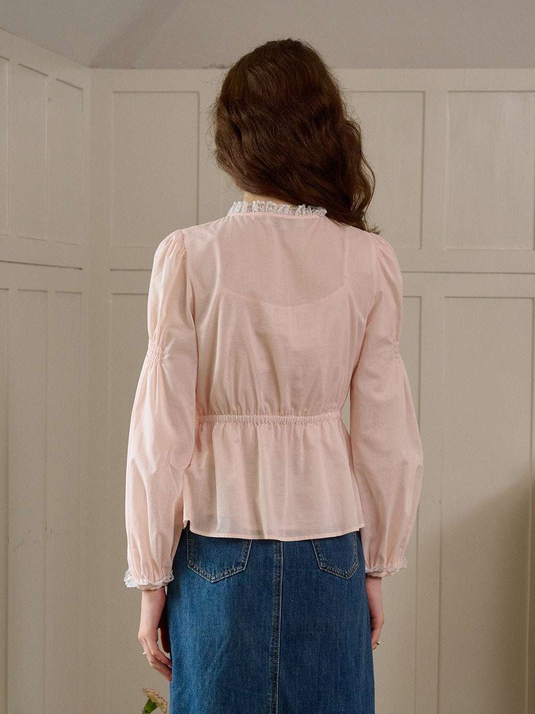 【Final Sale】Aileen Contrast Lace Round Neck Bow Cotton Blouse