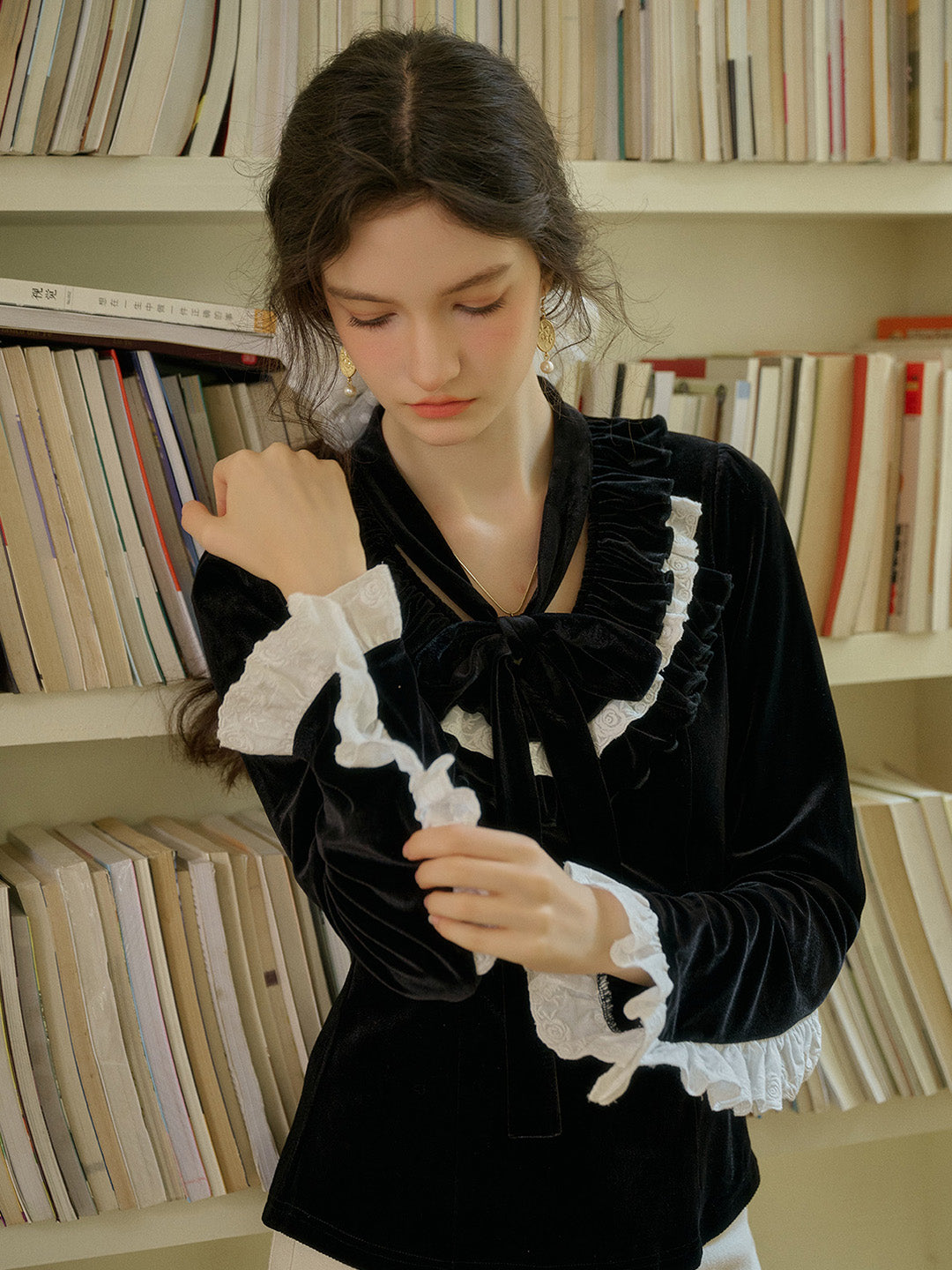 【Final Sale】Zinnia Ruffled Collar Contrasting Top