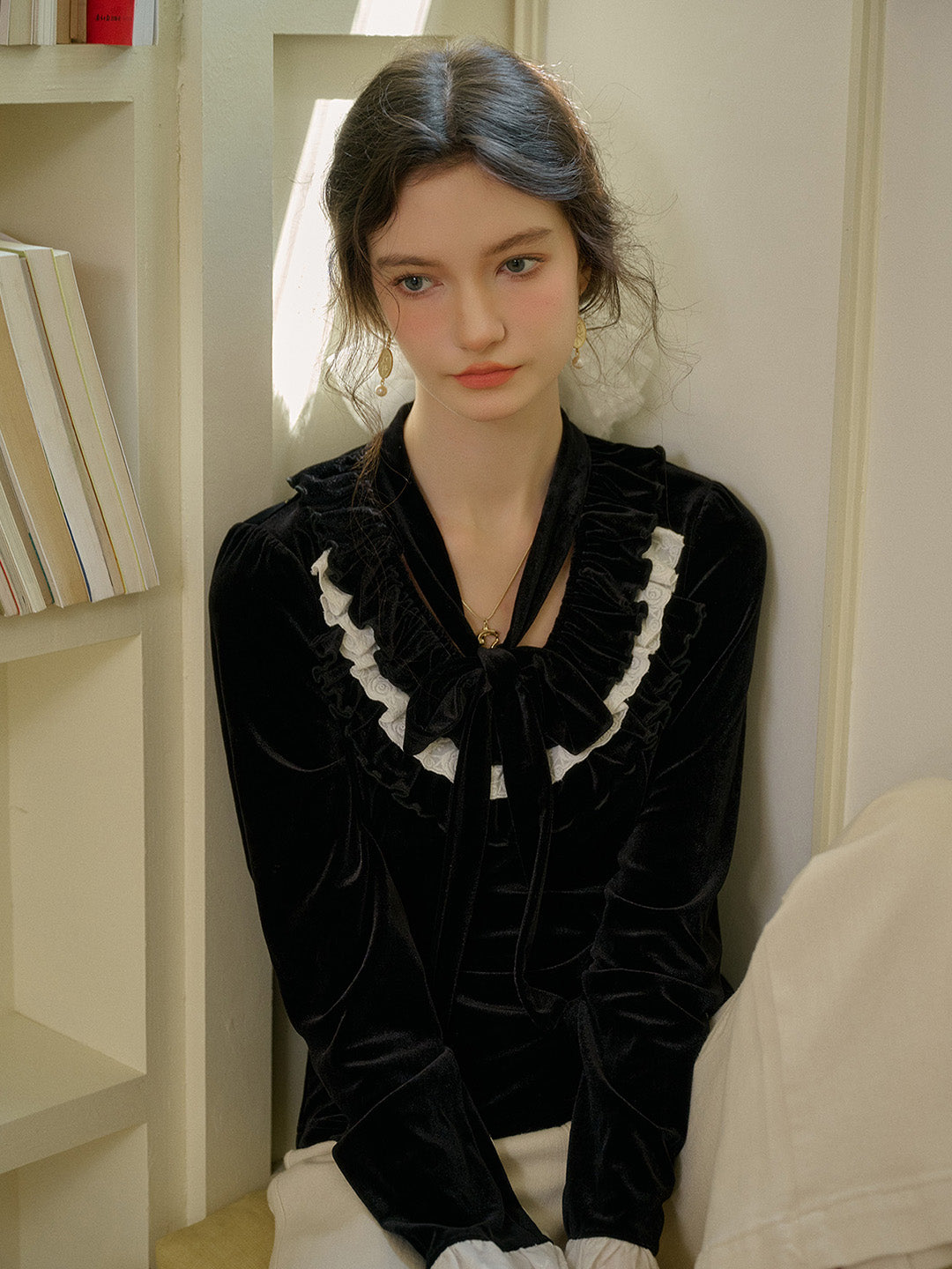 【Final Sale】Zinnia Ruffled Collar Contrasting Top