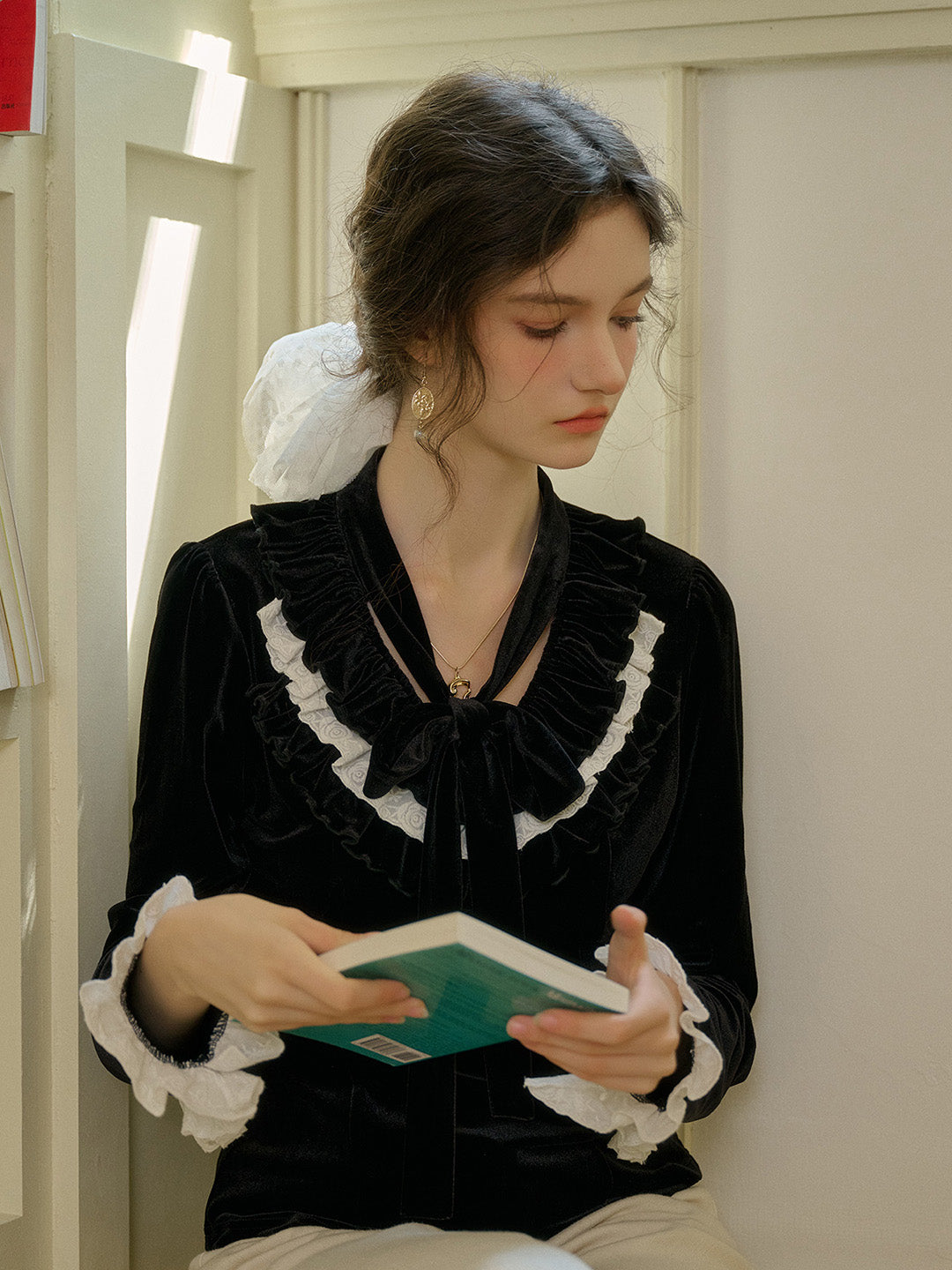【Final Sale】Zinnia Ruffled Collar Contrasting Top