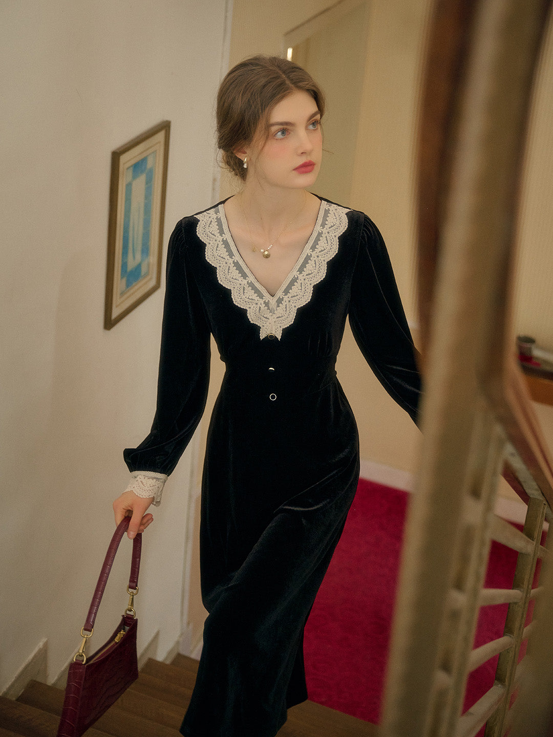 Kristen Elegant V-Neck Contrasting Lace Velvet Dress, Black / L Kristen Elegant V-Neck Contrasting Lace Velvet Dress, Black / L