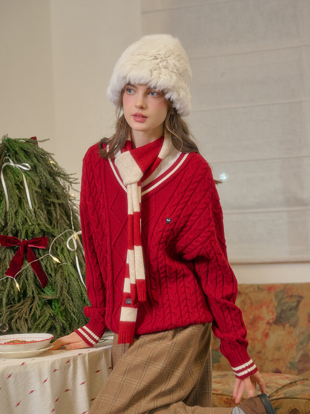 Reese V-Neck Constraing Ribbed Wool Sweater - Red