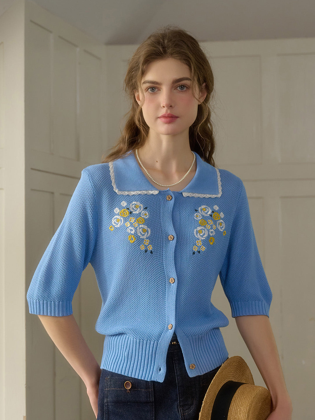 【Final Sale】Zoe Wavy Collar Embroidery Knit Blouse