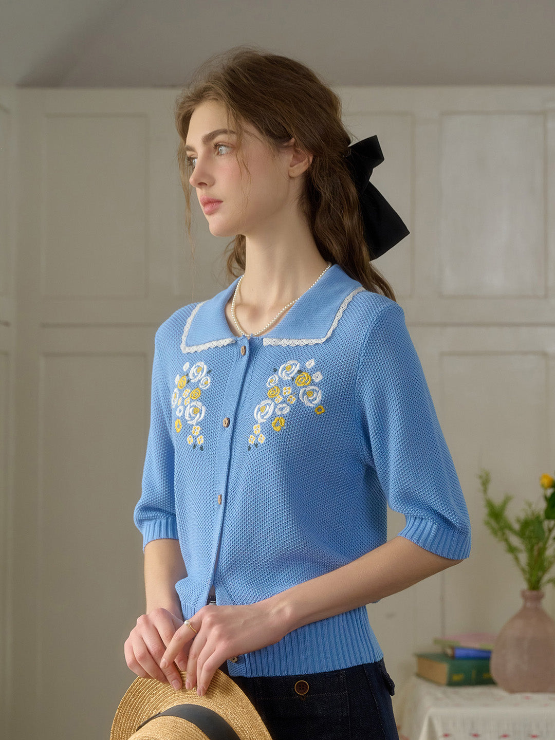 【Final Sale】Zoe Wavy Collar Embroidery Knit Blouse