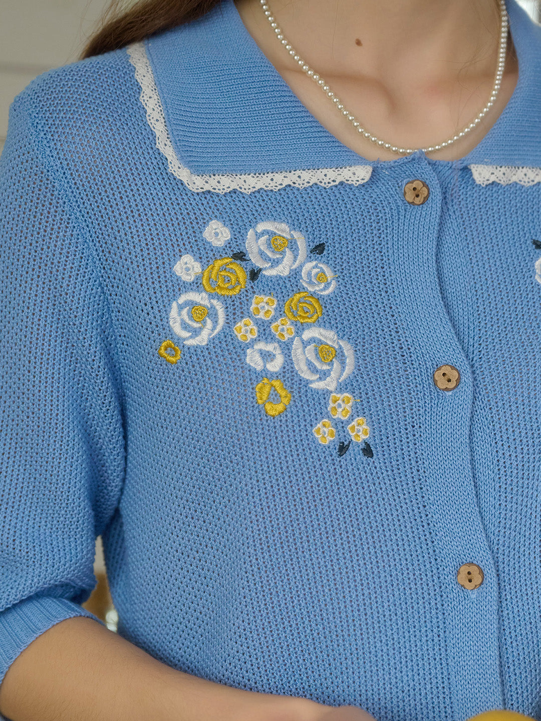 【Final Sale】Zoe Wavy Collar Embroidery Knit Blouse