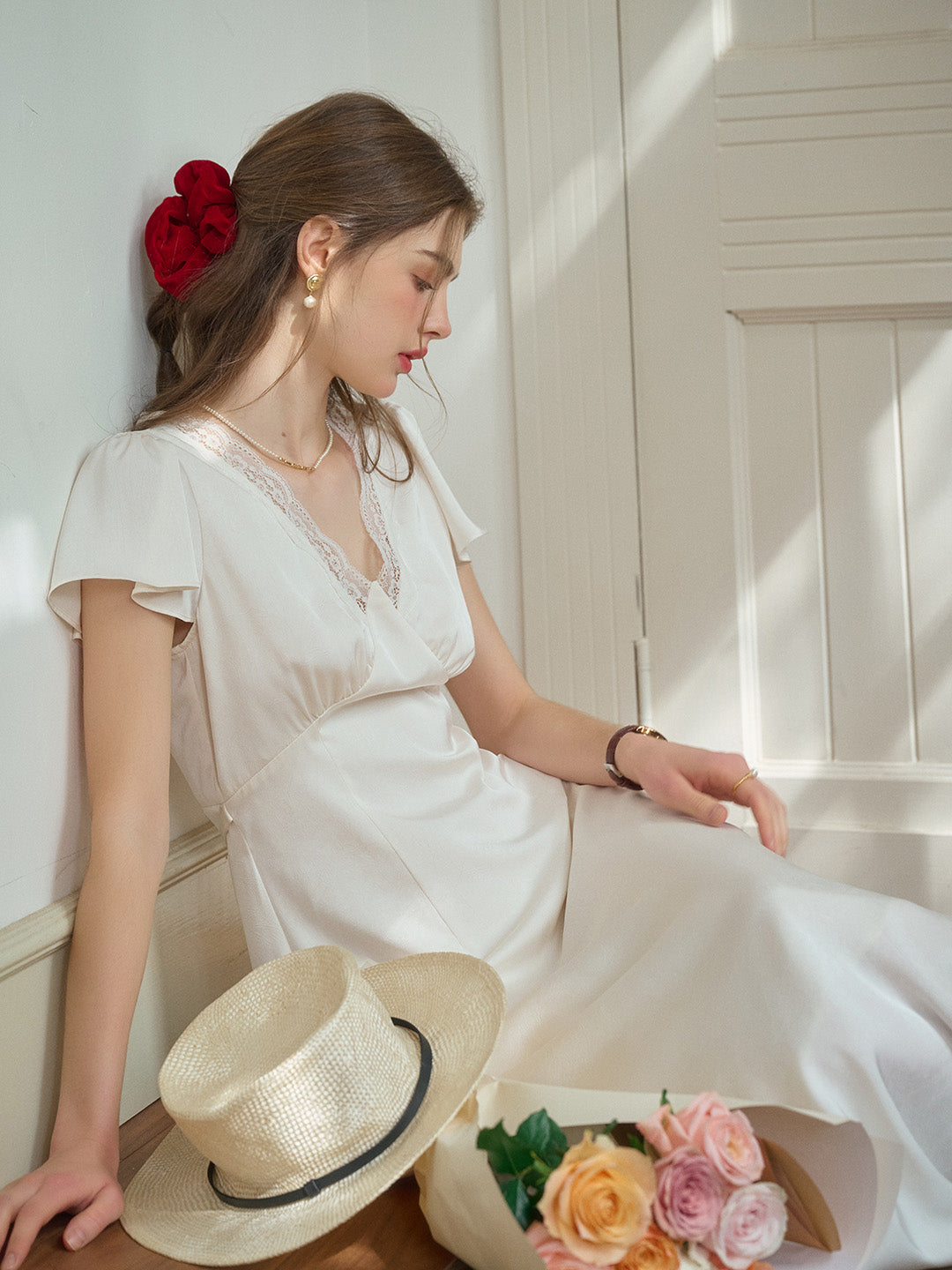 Noa V-Neck Lace Dress