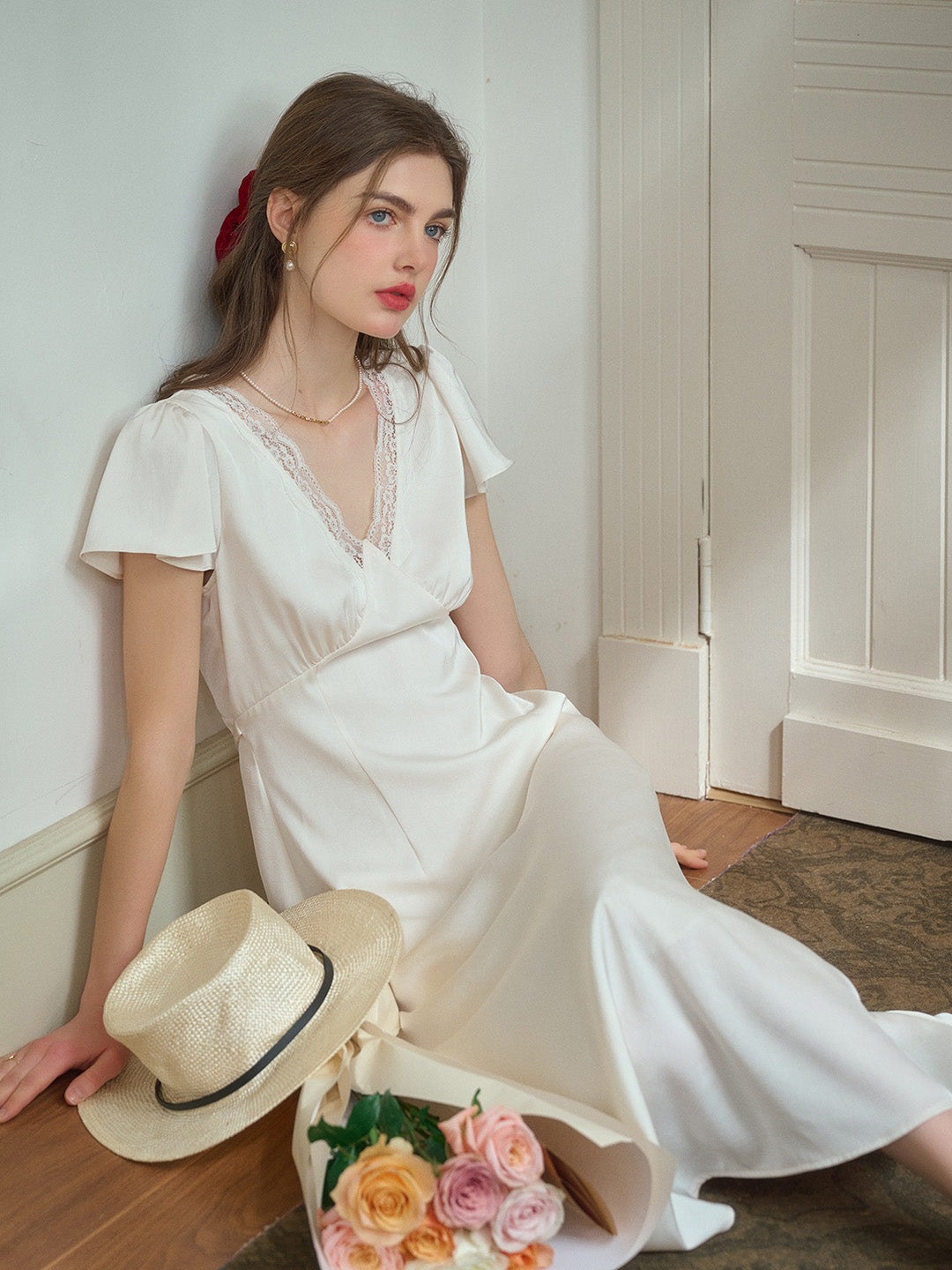 Noa V-Neck Lace Dress