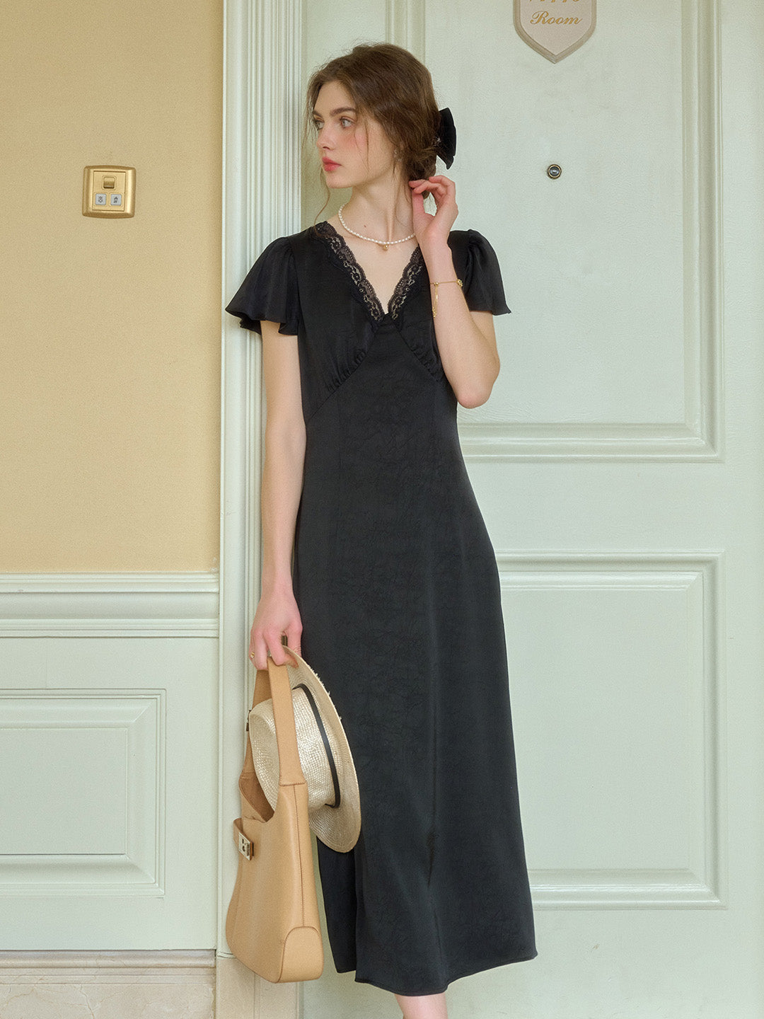 Noa V-Neck Lace Dress