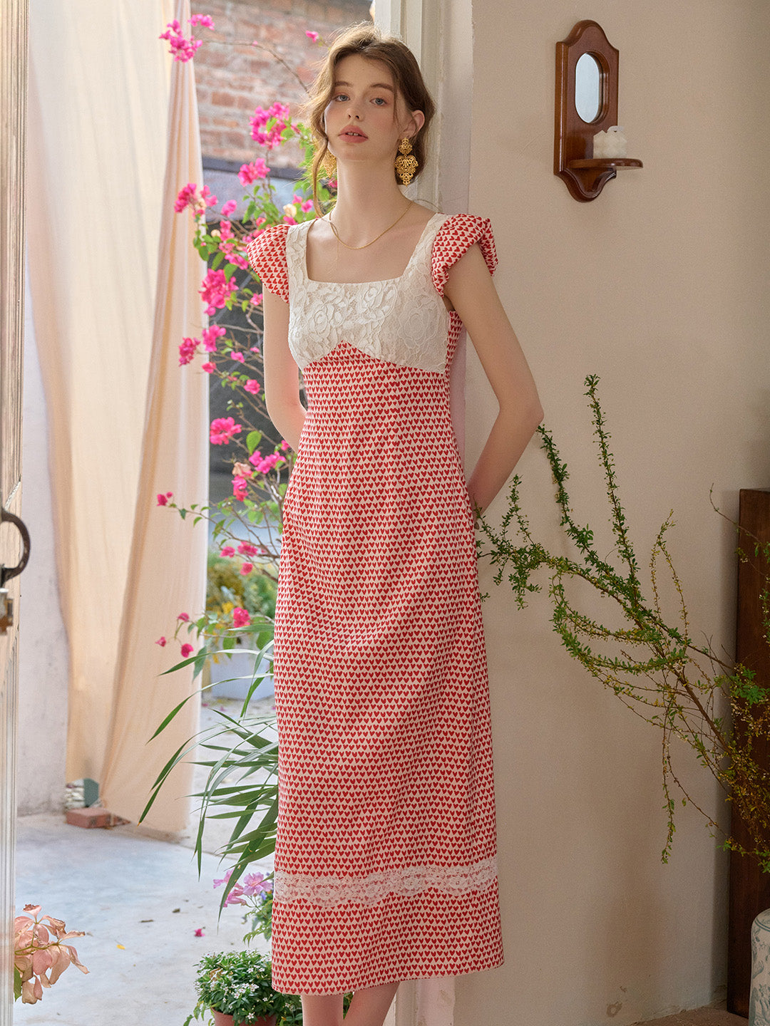 Final Sale】Cathy Square Neck Heartcore Lace Dress