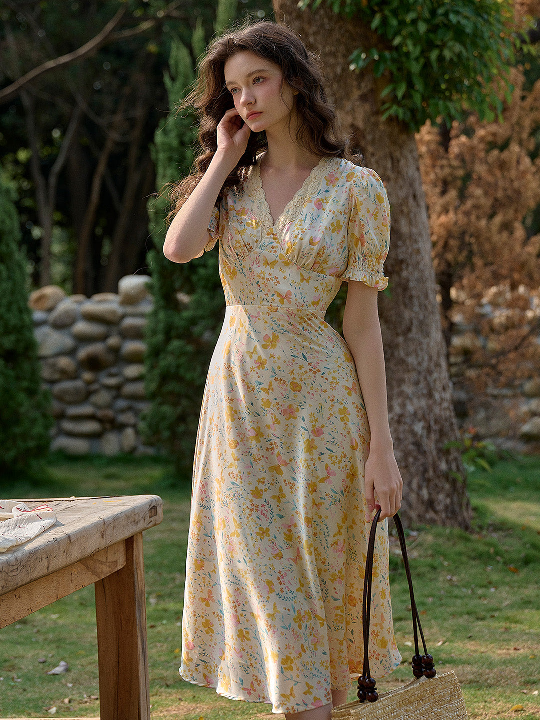 【Final Sale】Stormi Charming V-neck Lace Trimmed Floral Print Dress