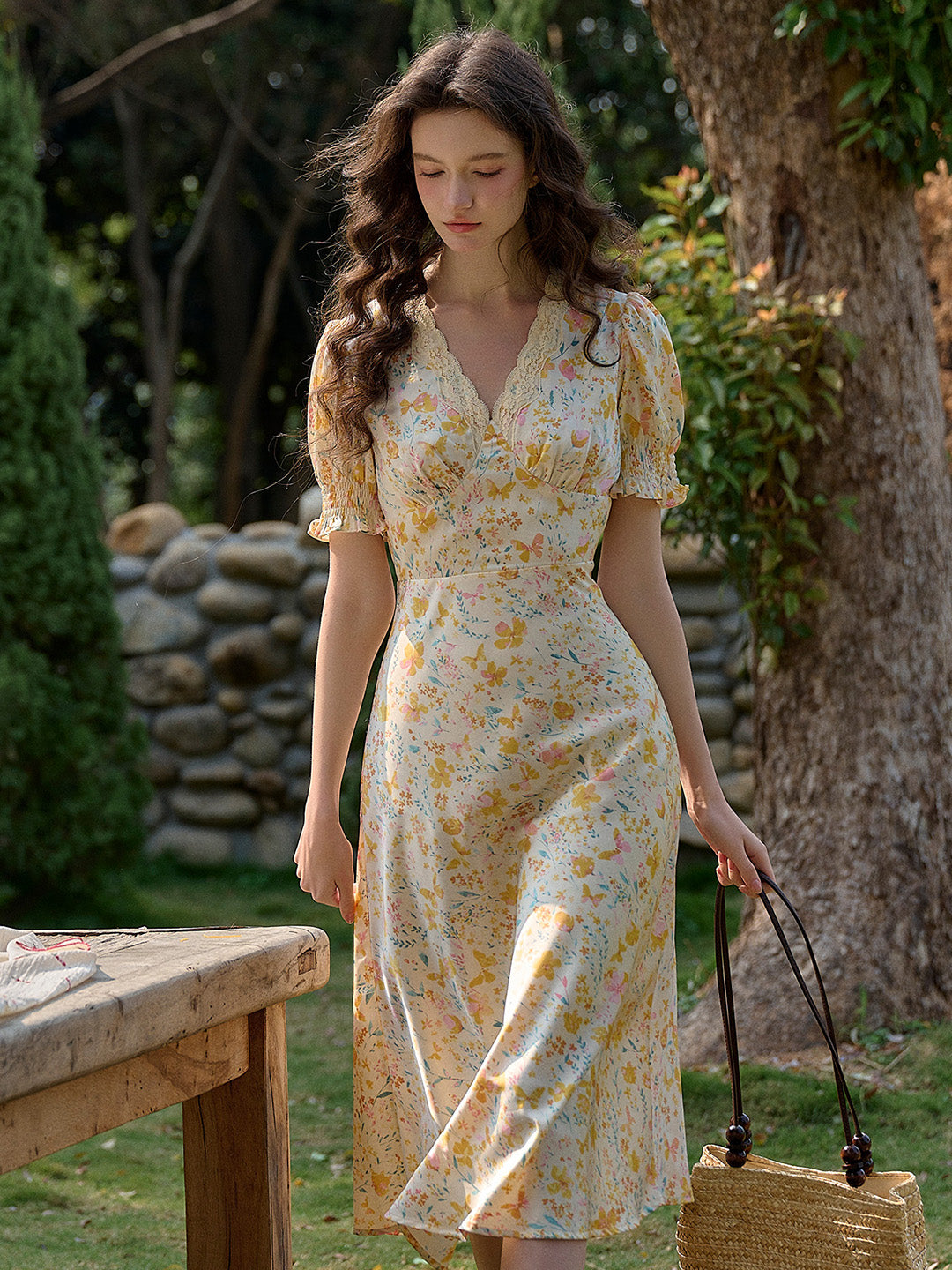【Final Sale】Stormi Charming V-neck Lace Trimmed Floral Print Dress