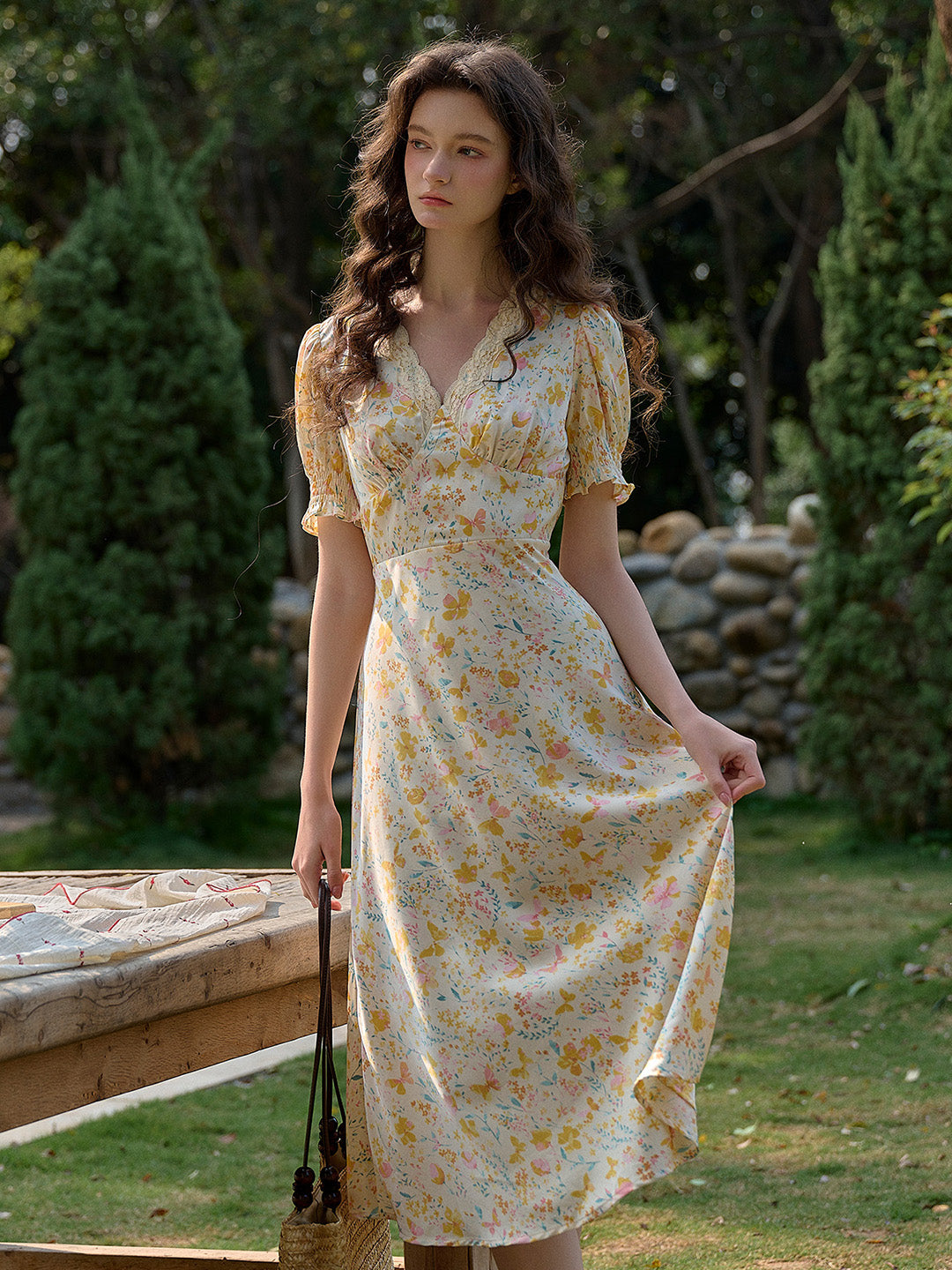 【Final Sale】Stormi Charming V-neck Lace Trimmed Floral Print Dress