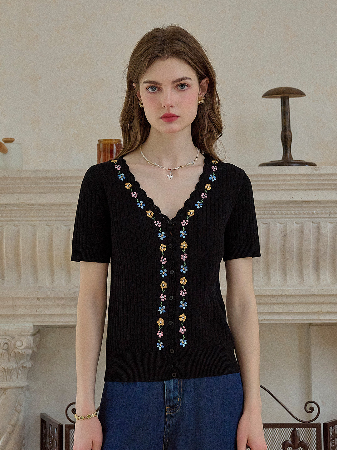 Tiana Wavy Neck Embroidery Cardigan