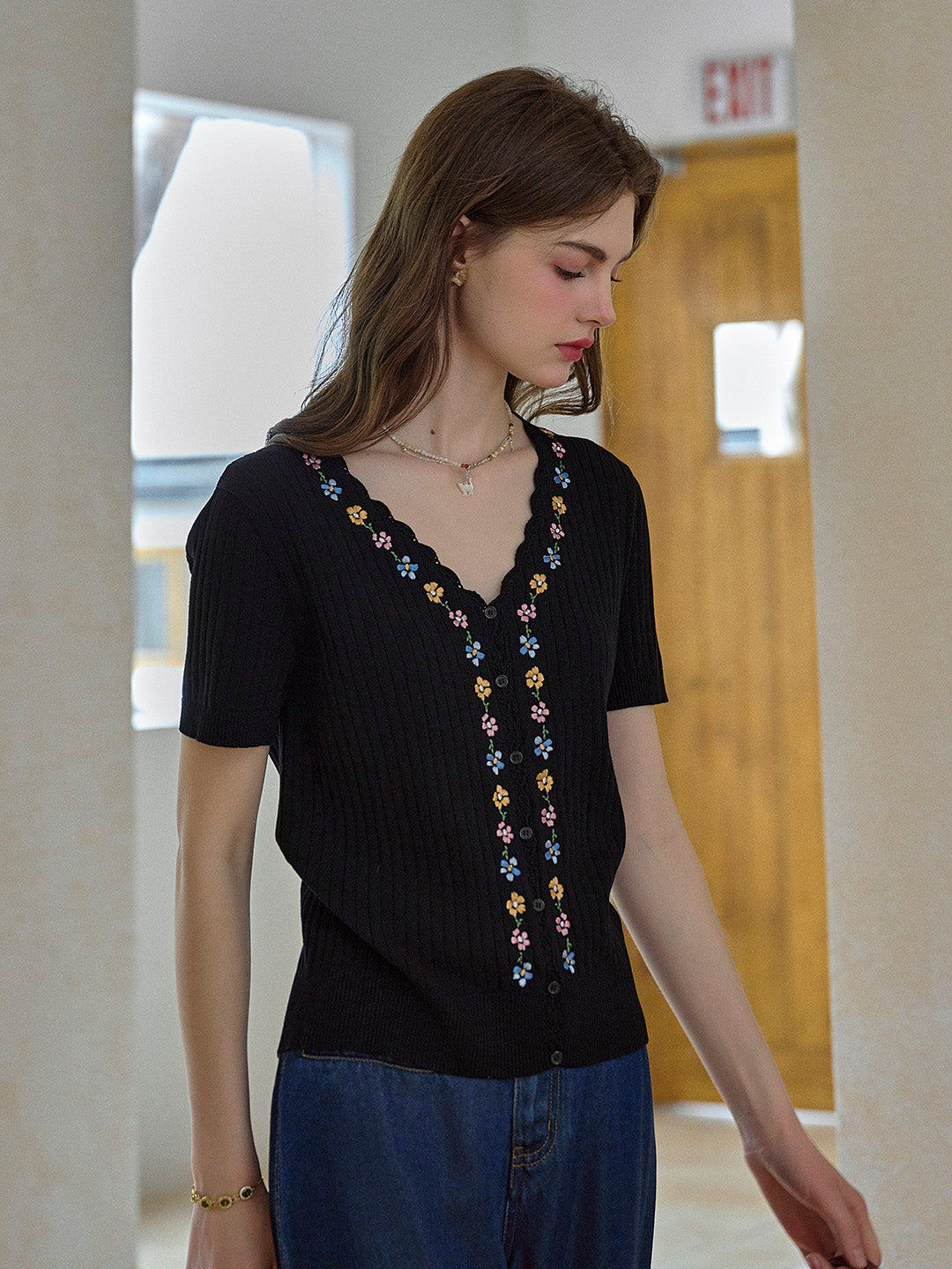 Tiana Wavy Neck Embroidery Cardigan
