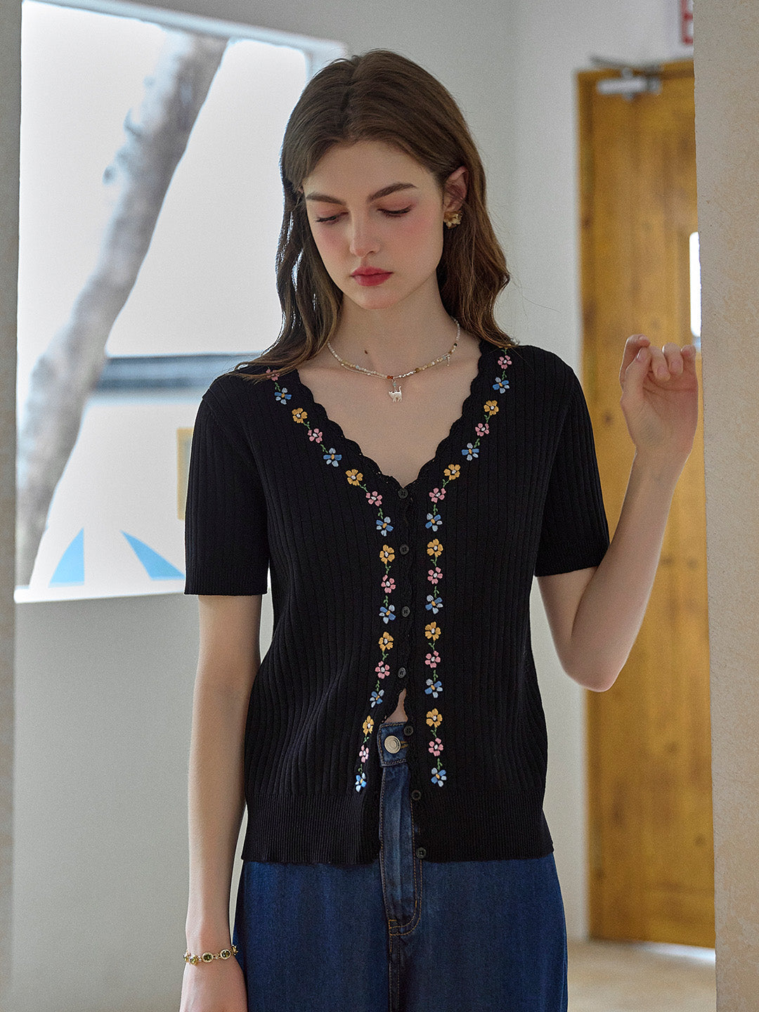 Tiana Wavy Neck Embroidery Cardigan