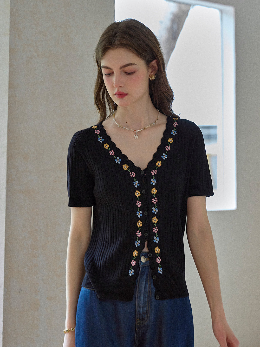 Tiana Wavy Neck Embroidery Cardigan
