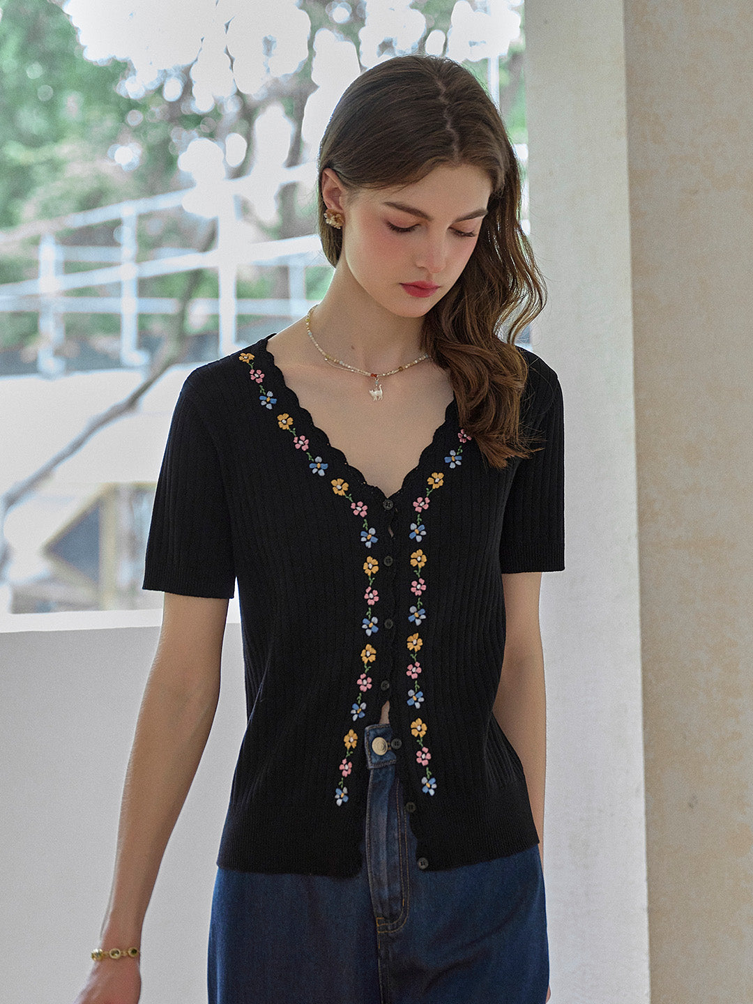 Tiana Wavy Neck Embroidery Cardigan