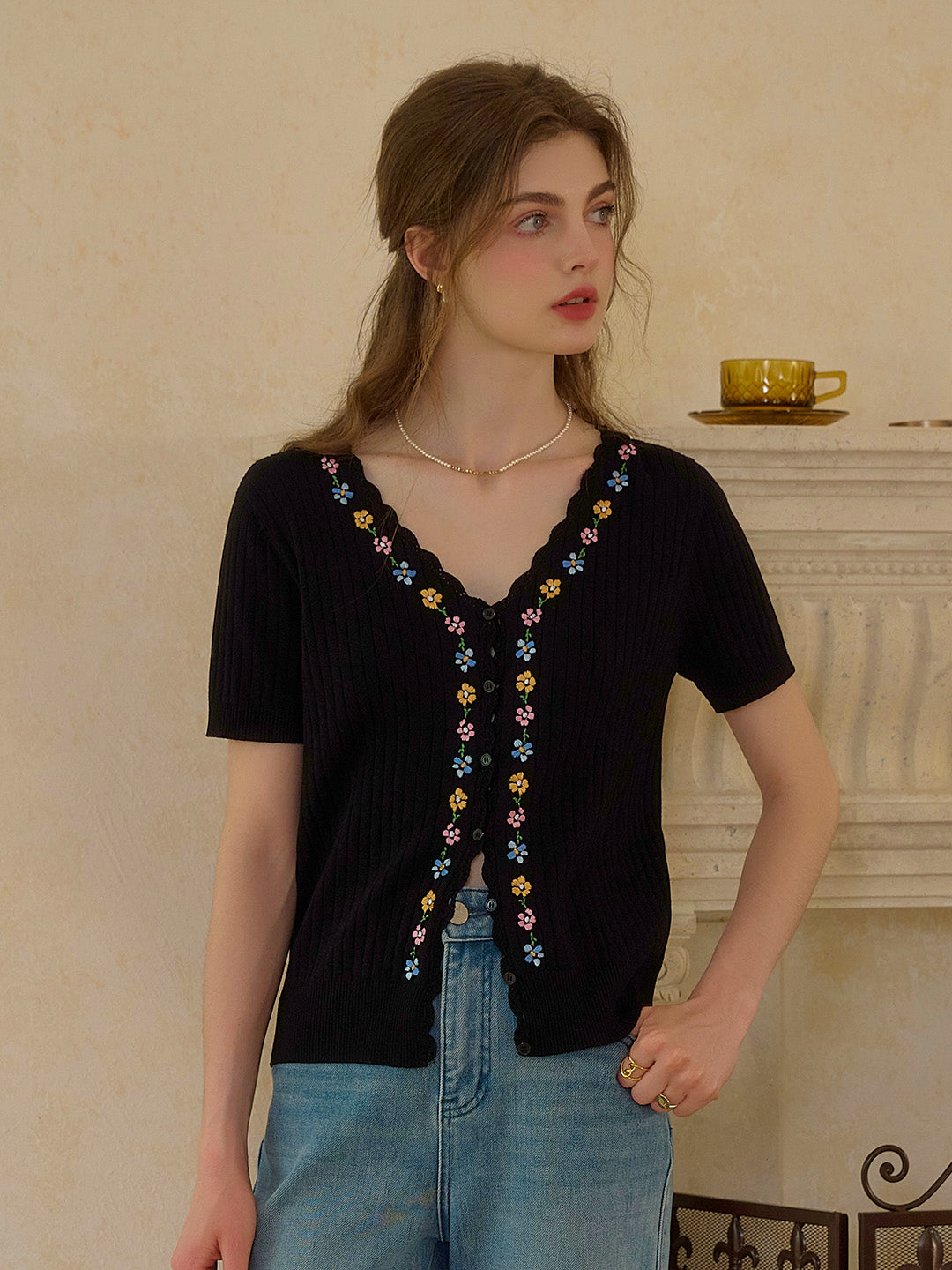 Tiana Wavy Neck Embroidery Cardigan