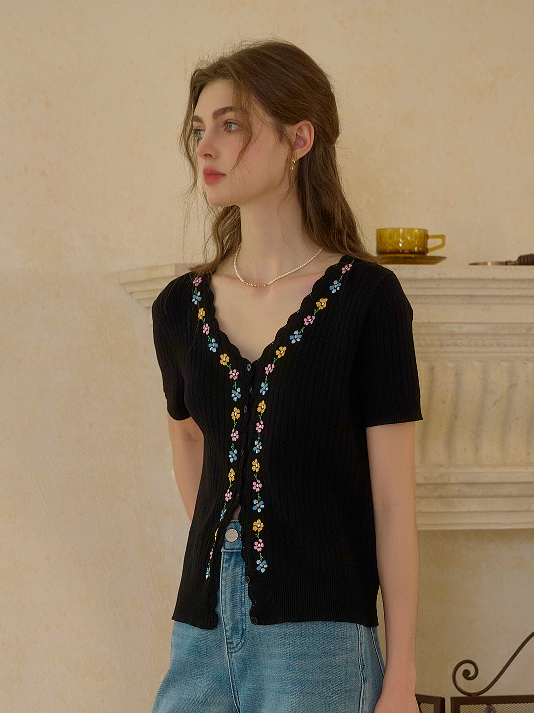 Tiana Wavy Neck Embroidery Cardigan