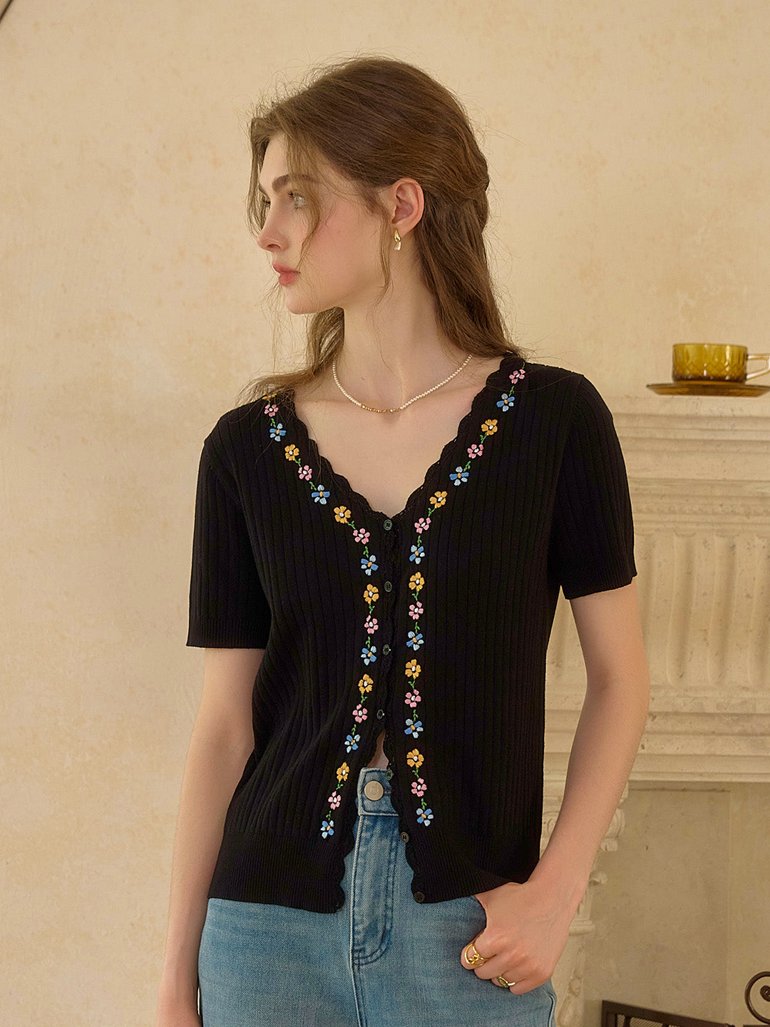 Tiana Wavy Neck Embroidery Cardigan