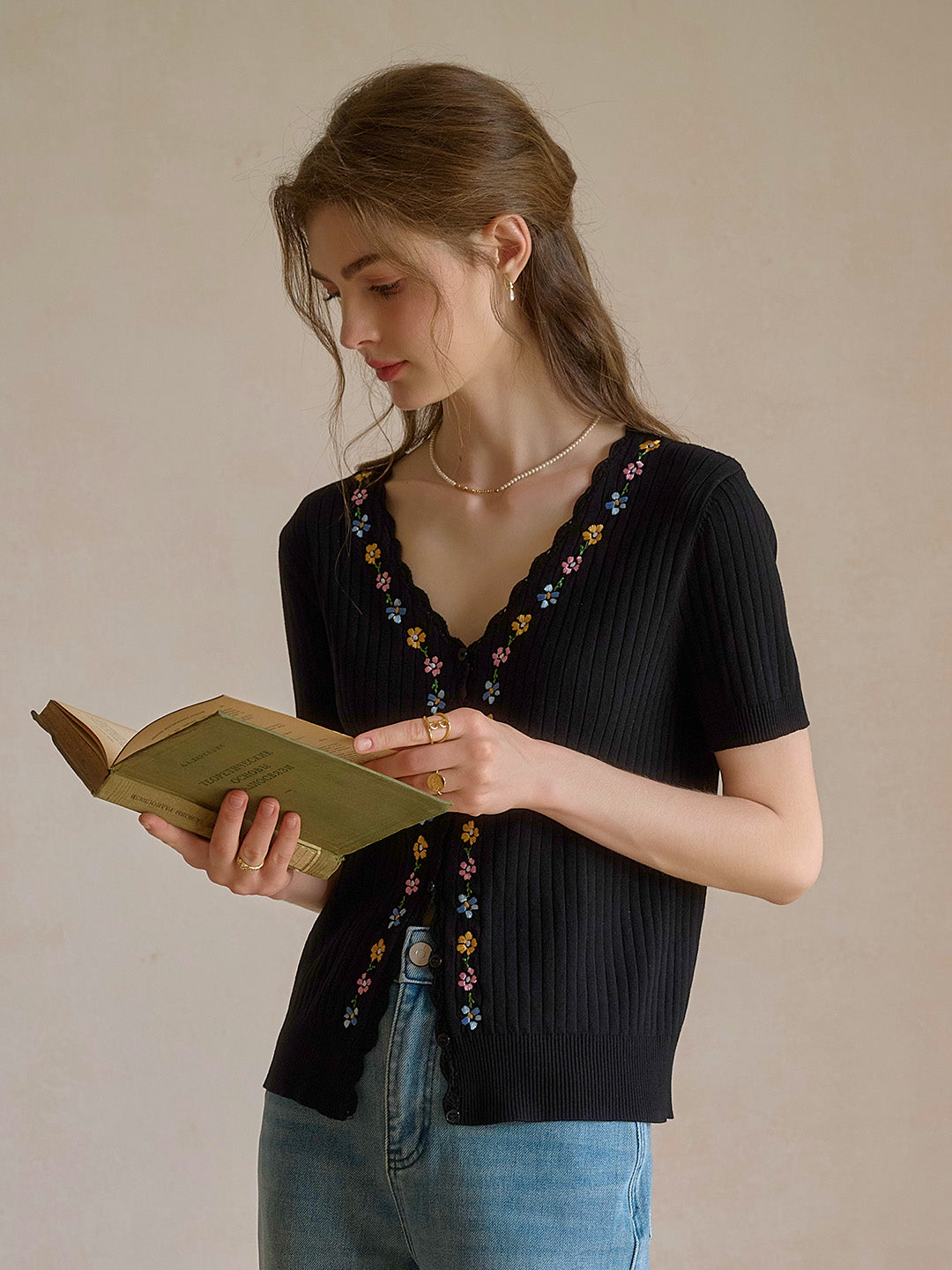 Tiana Wavy Neck Embroidery Cardigan
