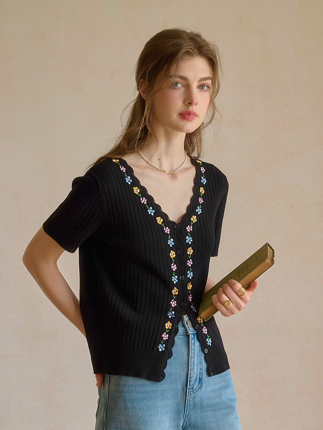 Tiana Wavy Neck Embroidery Cardigan