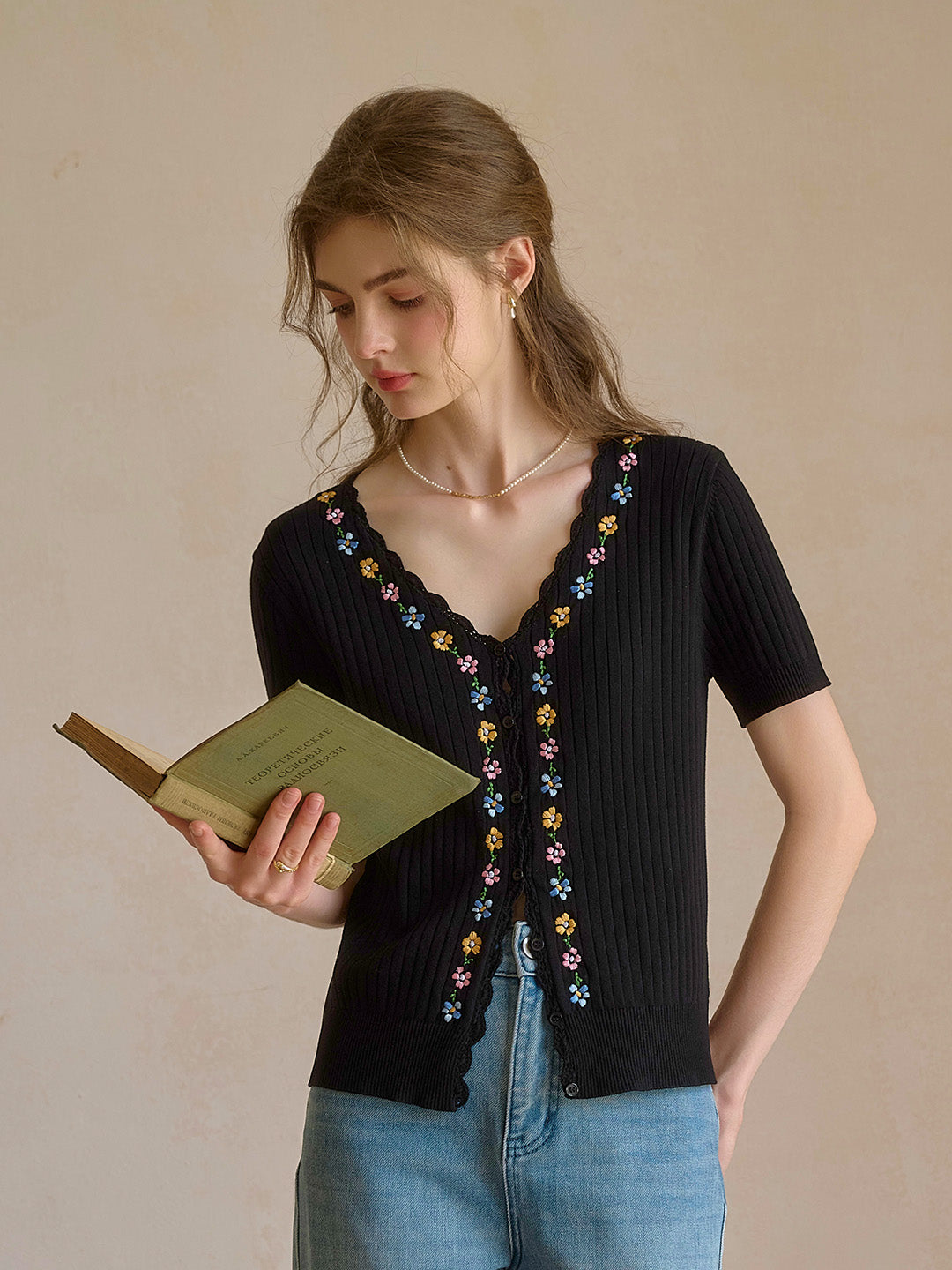 Tiana Wavy Neck Embroidery Cardigan