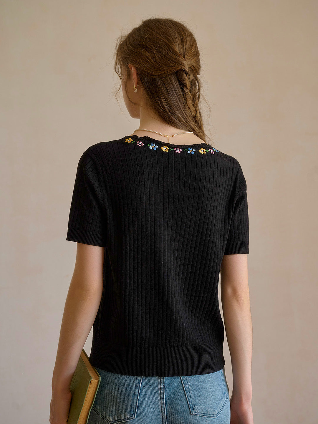 Tiana Wavy Neck Embroidery Cardigan