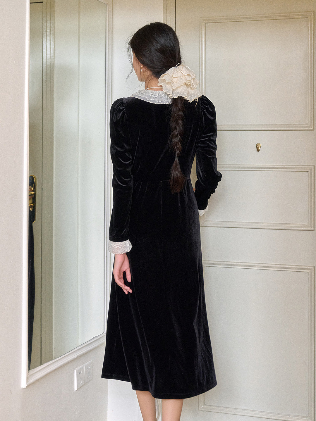 Emely V-Neck Velvet Lace Dress