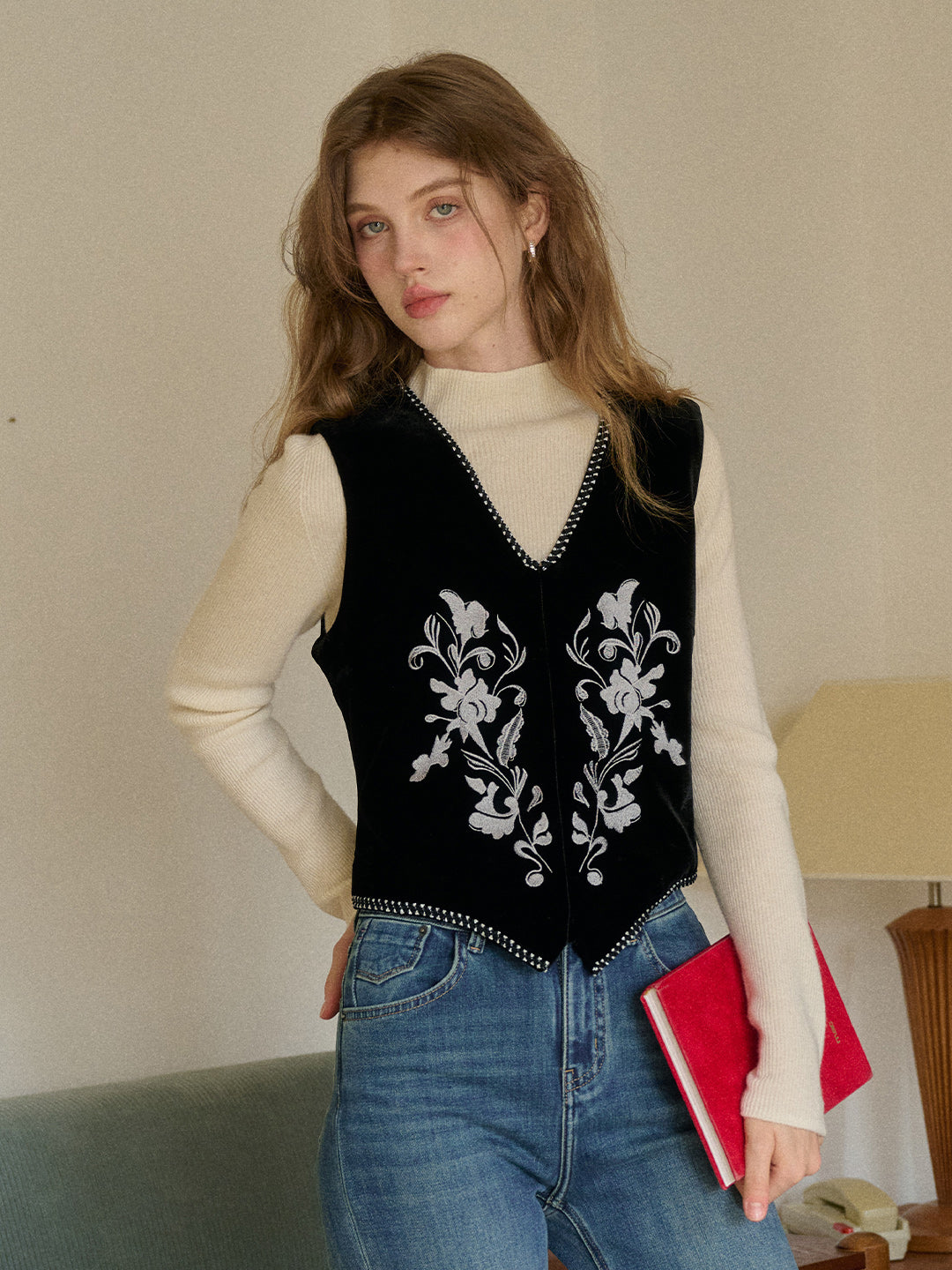 Xiomara V-Neck Embroidery Velvet Vest