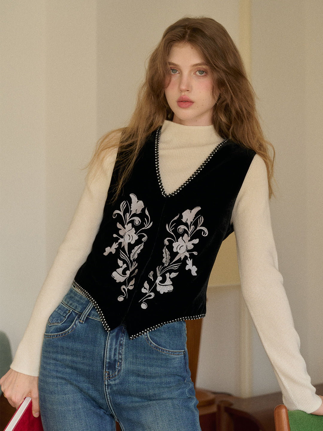 Xiomara V-Neck Embroidery Velvet Vest