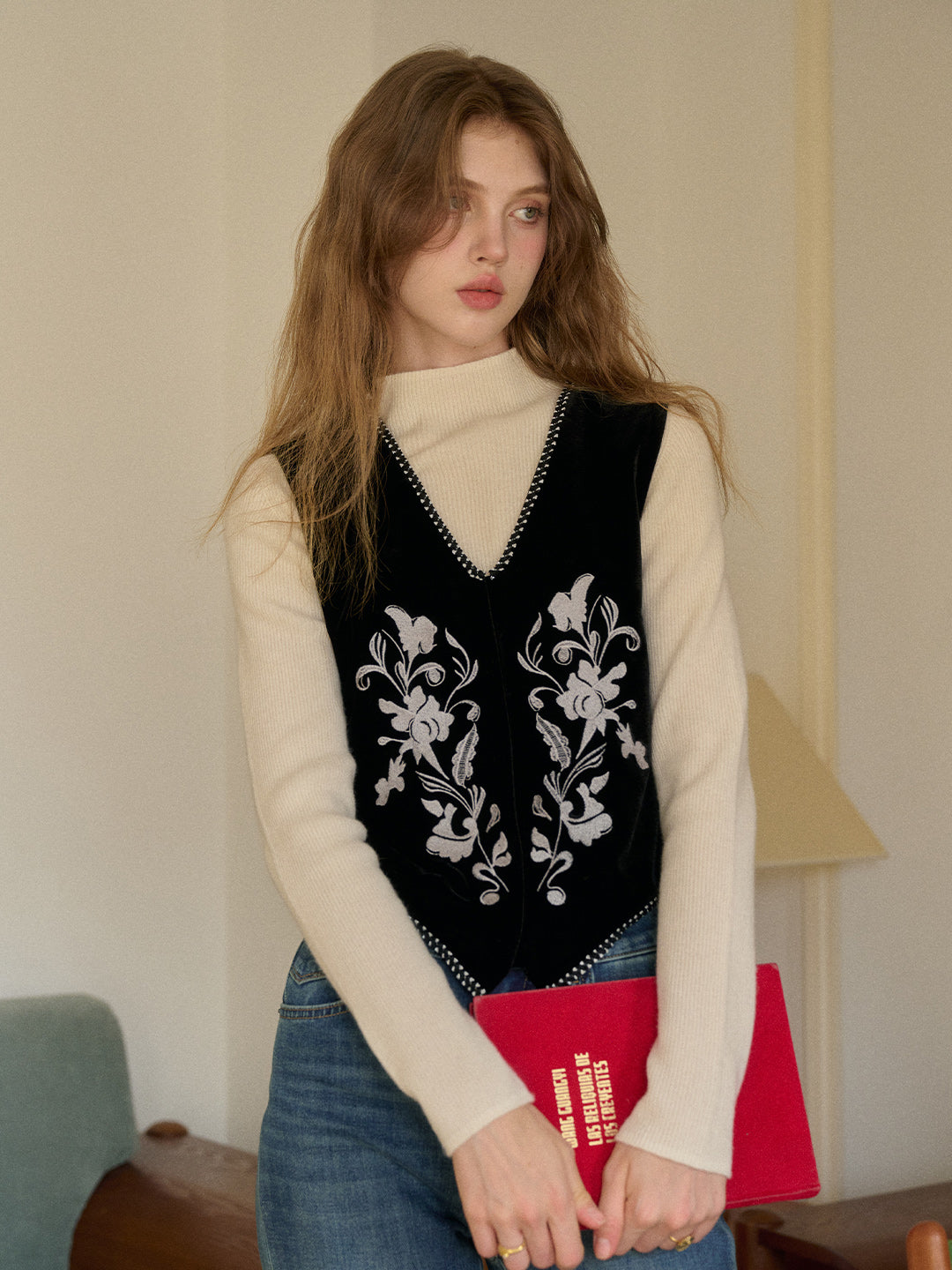 Xiomara V-Neck Embroidery Velvet Vest