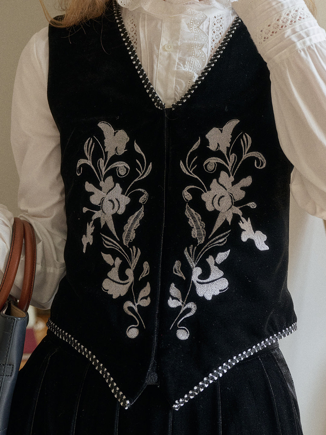 Xiomara V-Neck Embroidery Velvet Vest