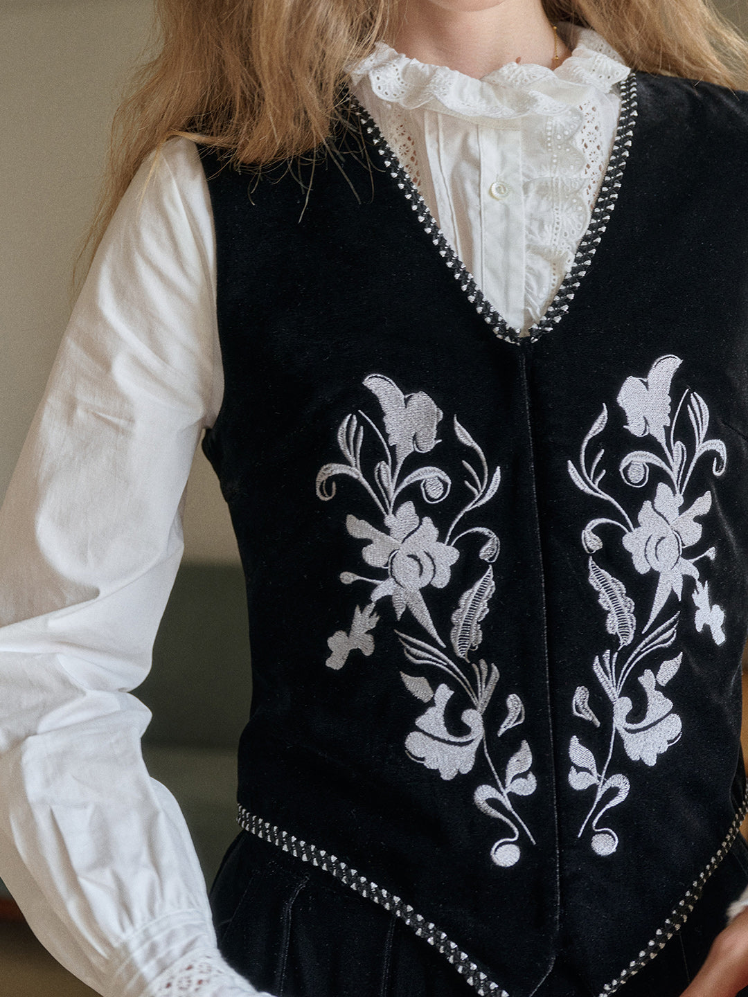 Xiomara V-Neck Embroidery Velvet Vest