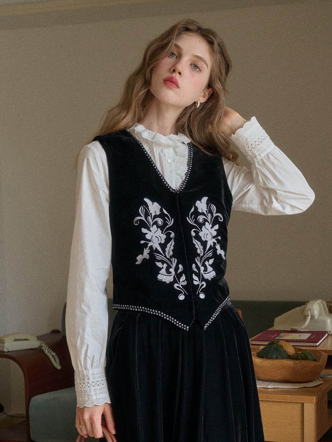 Xiomara V-Neck Embroidery Velvet Vest