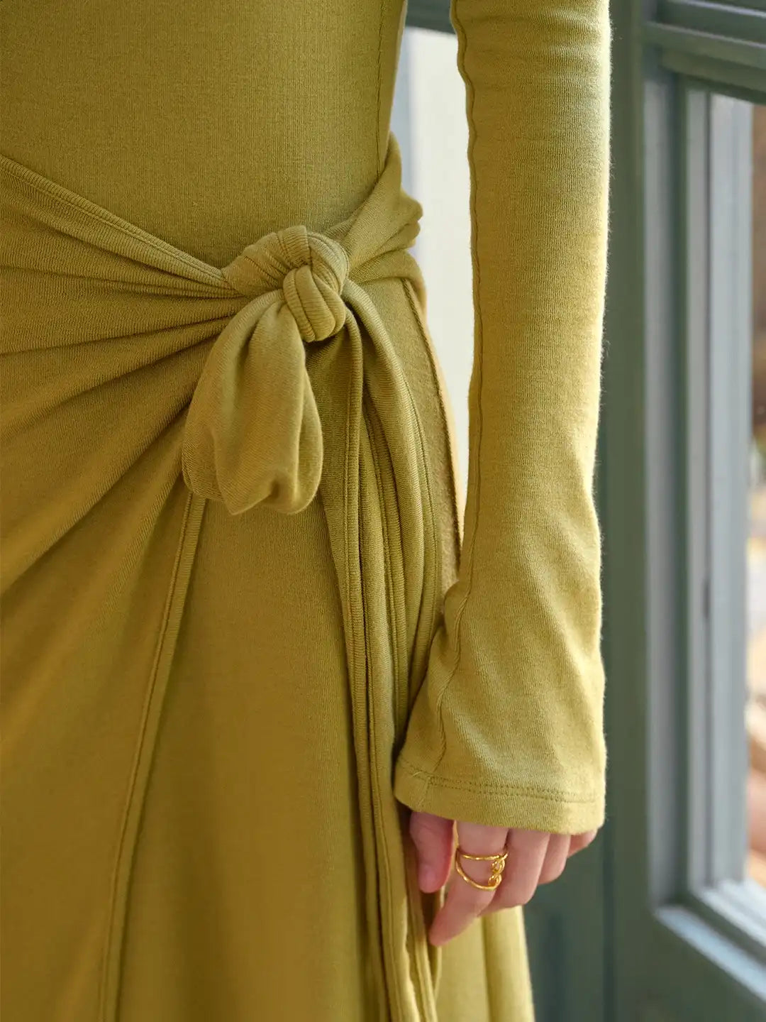 Cielo Rounc Neck Knot Dress