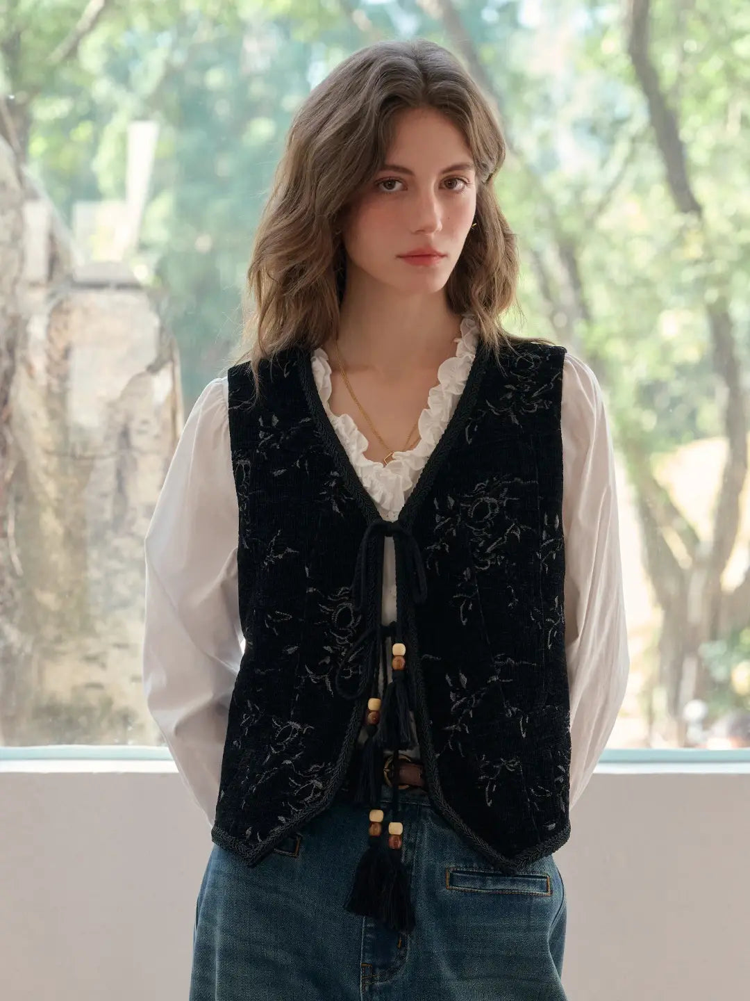Aliya V-Neck Embroidery Vest