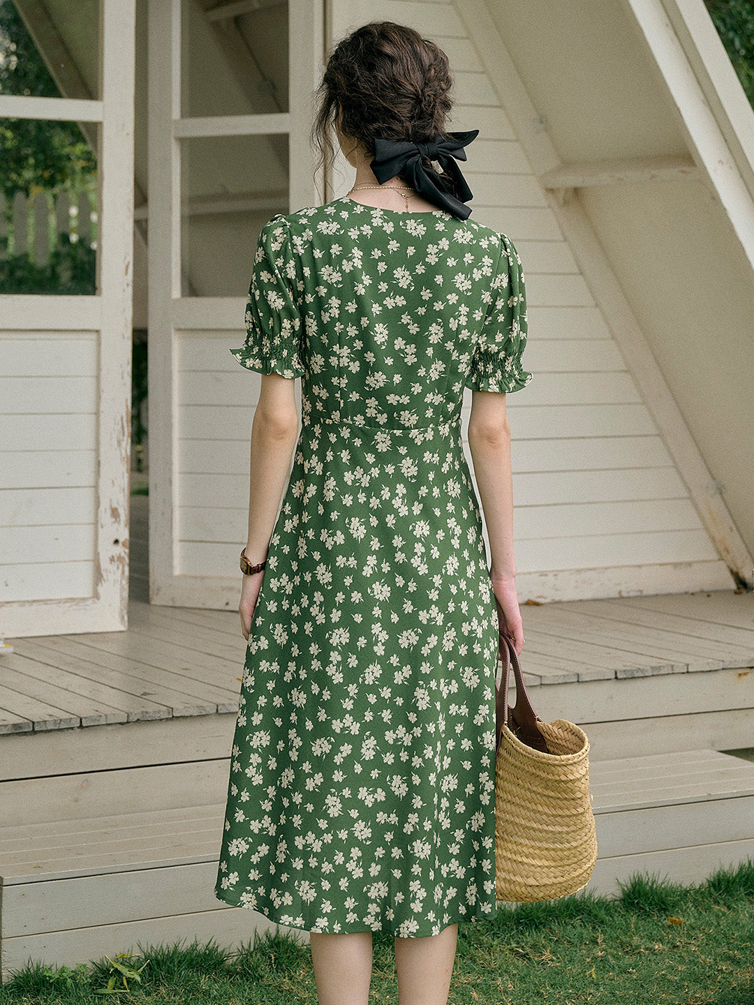 【Final Sale】Stormi Charming V-neck Lace Trimmed Floral Print Dress