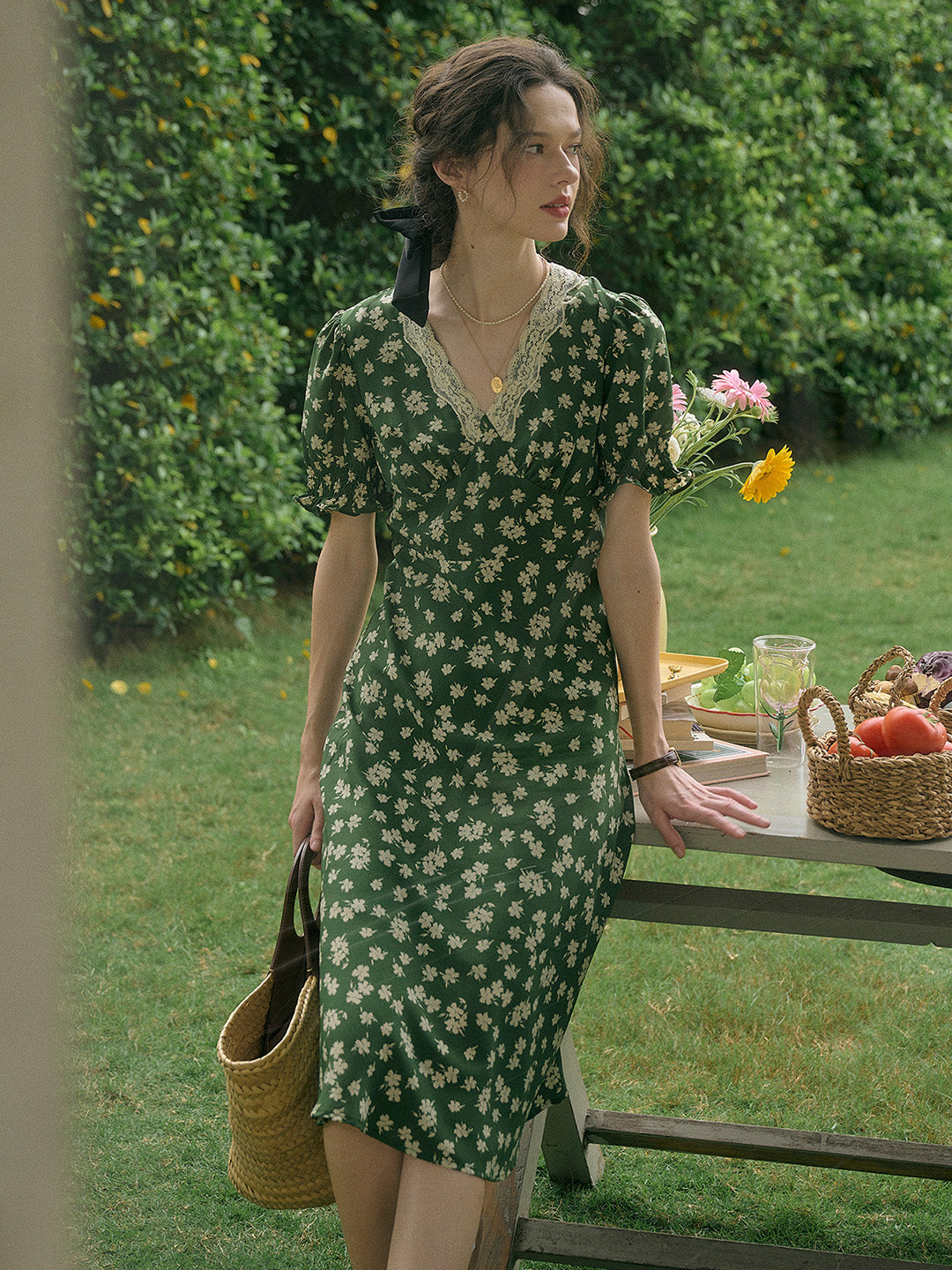 【Final Sale】Stormi Charming V-neck Lace Trimmed Floral Print Dress