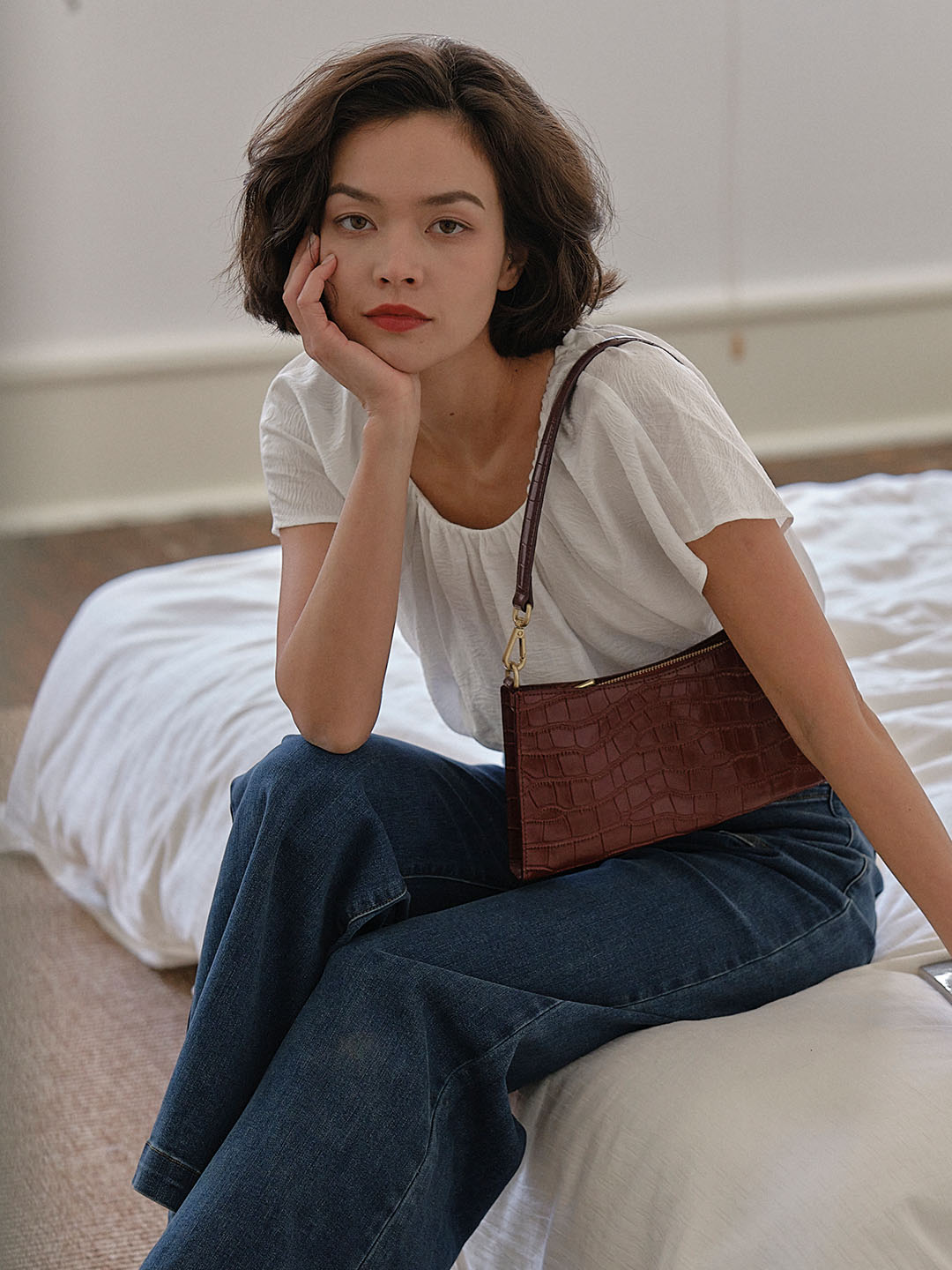Selene Simple White Loose Blouse