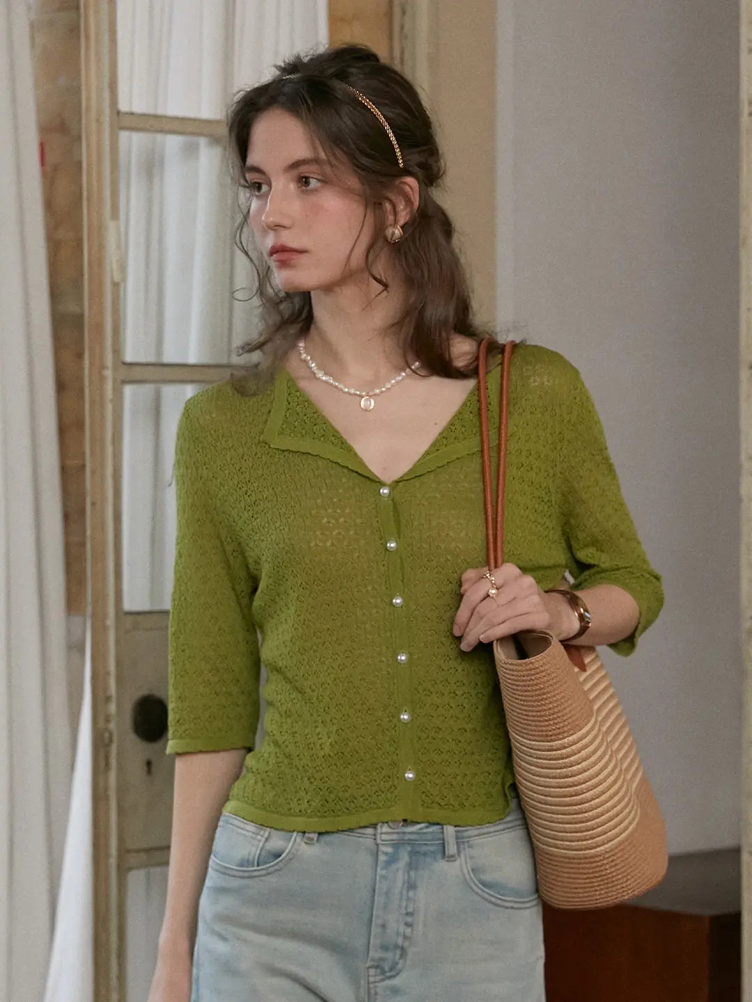 Voka Simple V-Neck Wool Cardigan